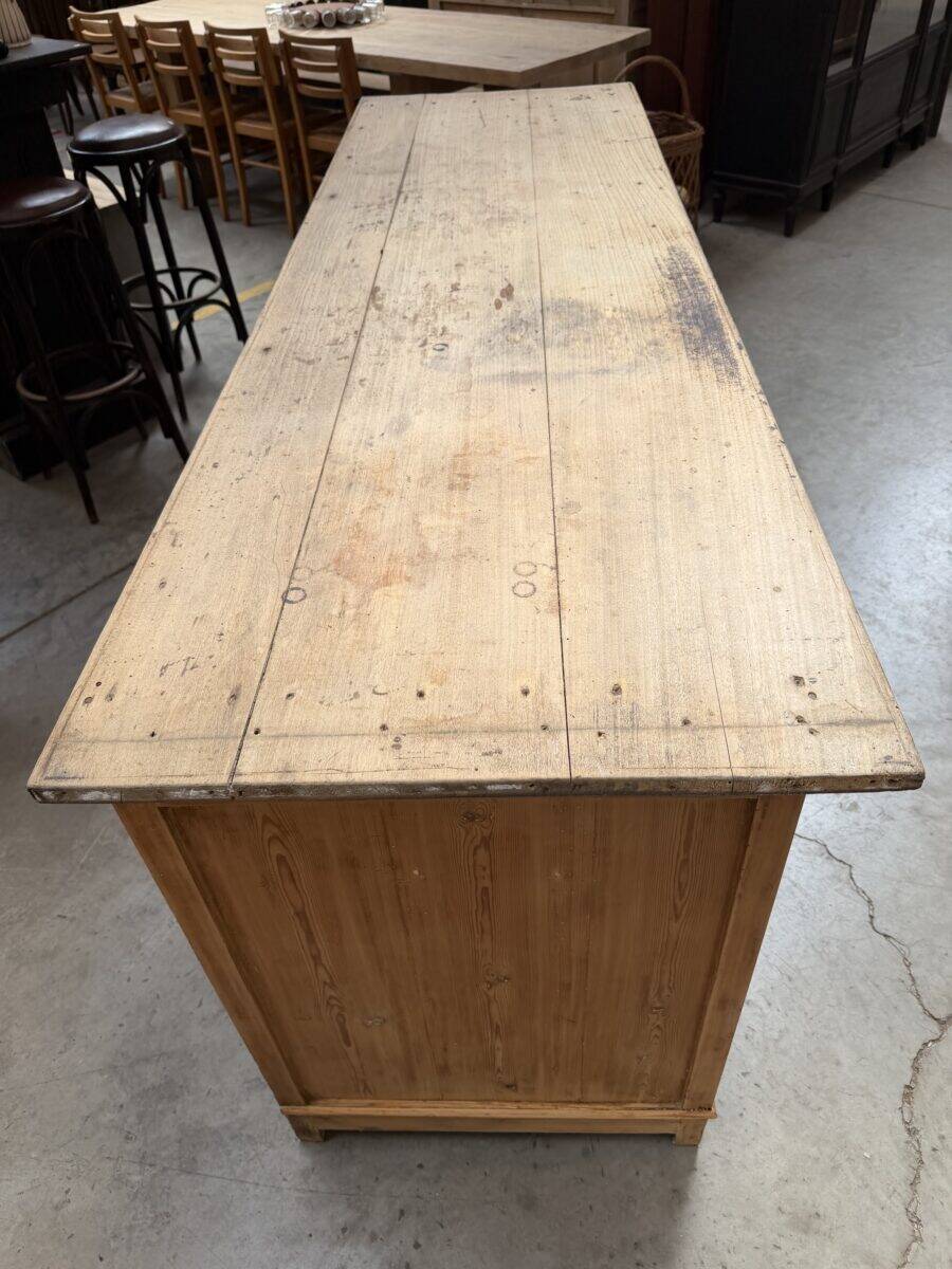 Showcase counter from the early 20th century.