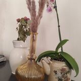 Vase italien en verre ambré pressé
