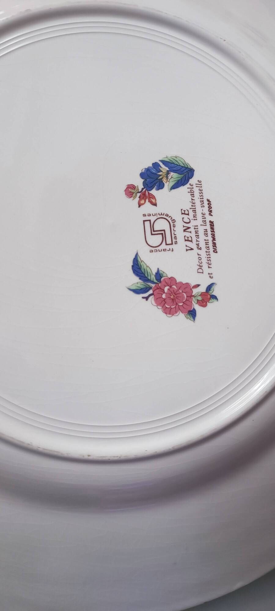 Large vintage round plate in earthenware. Sarreguemines model Vence. 31 cm.