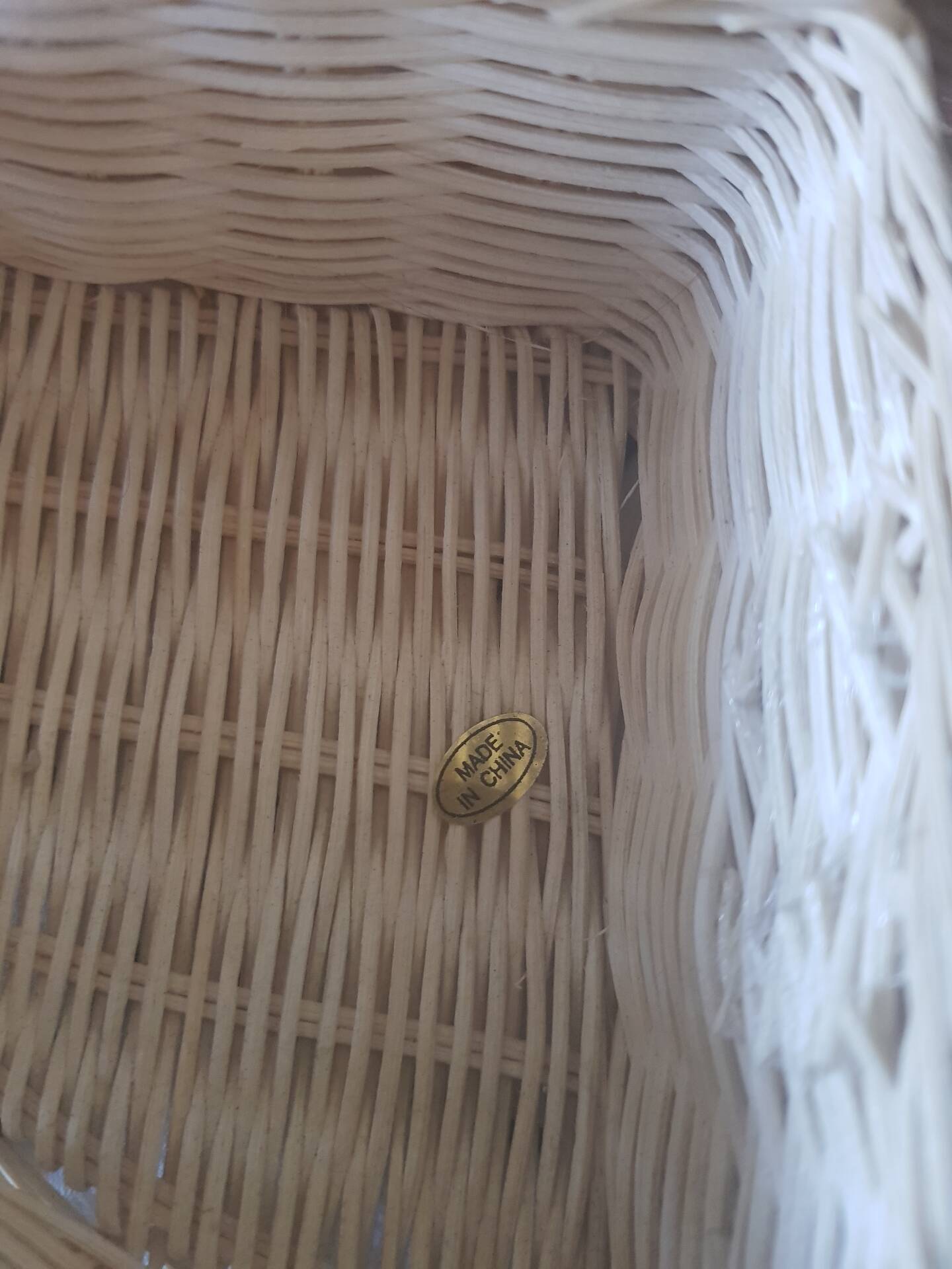 Metal basket with 4 wicker compartments