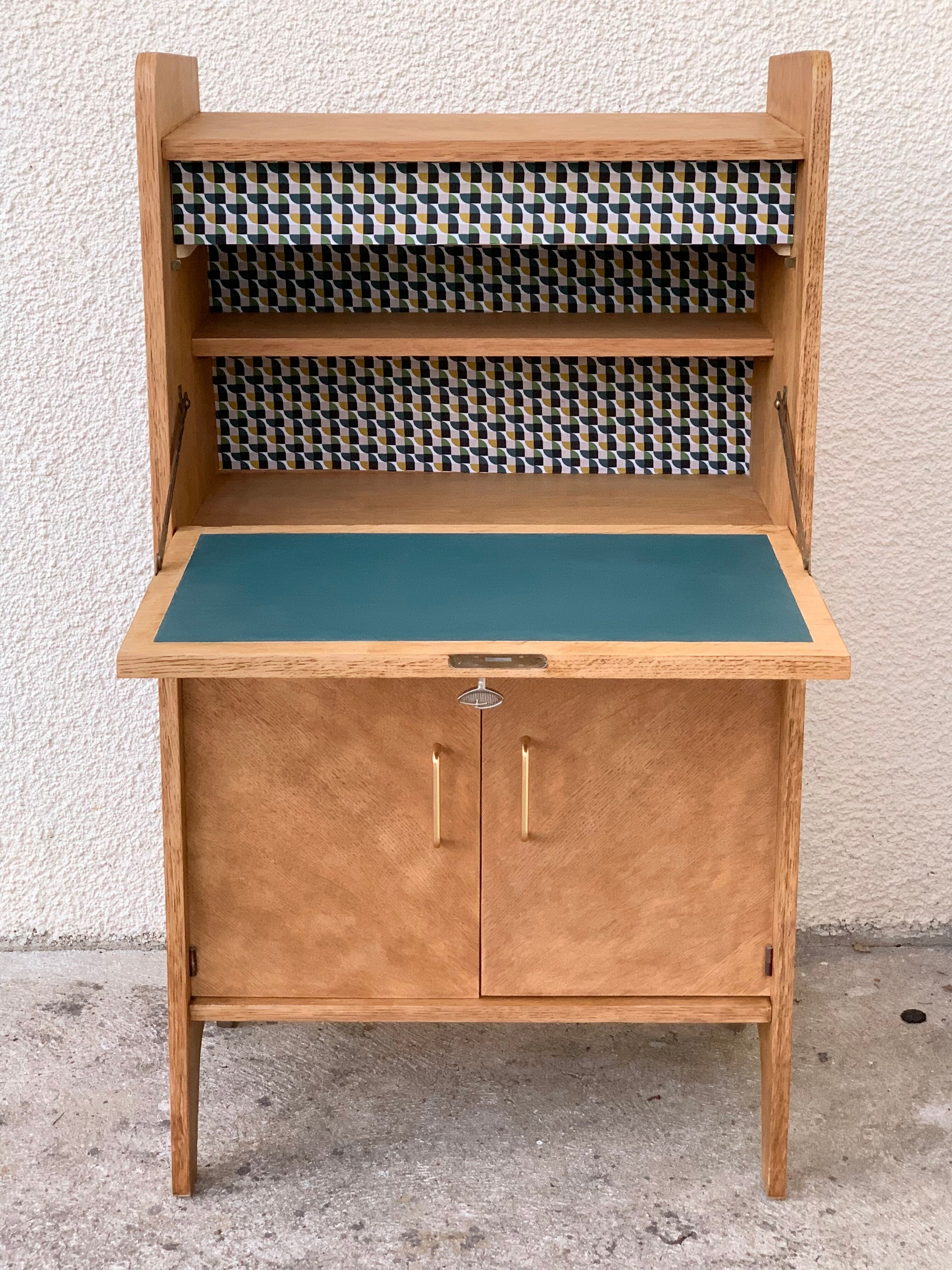 Secretary vintage feet aileron 1950