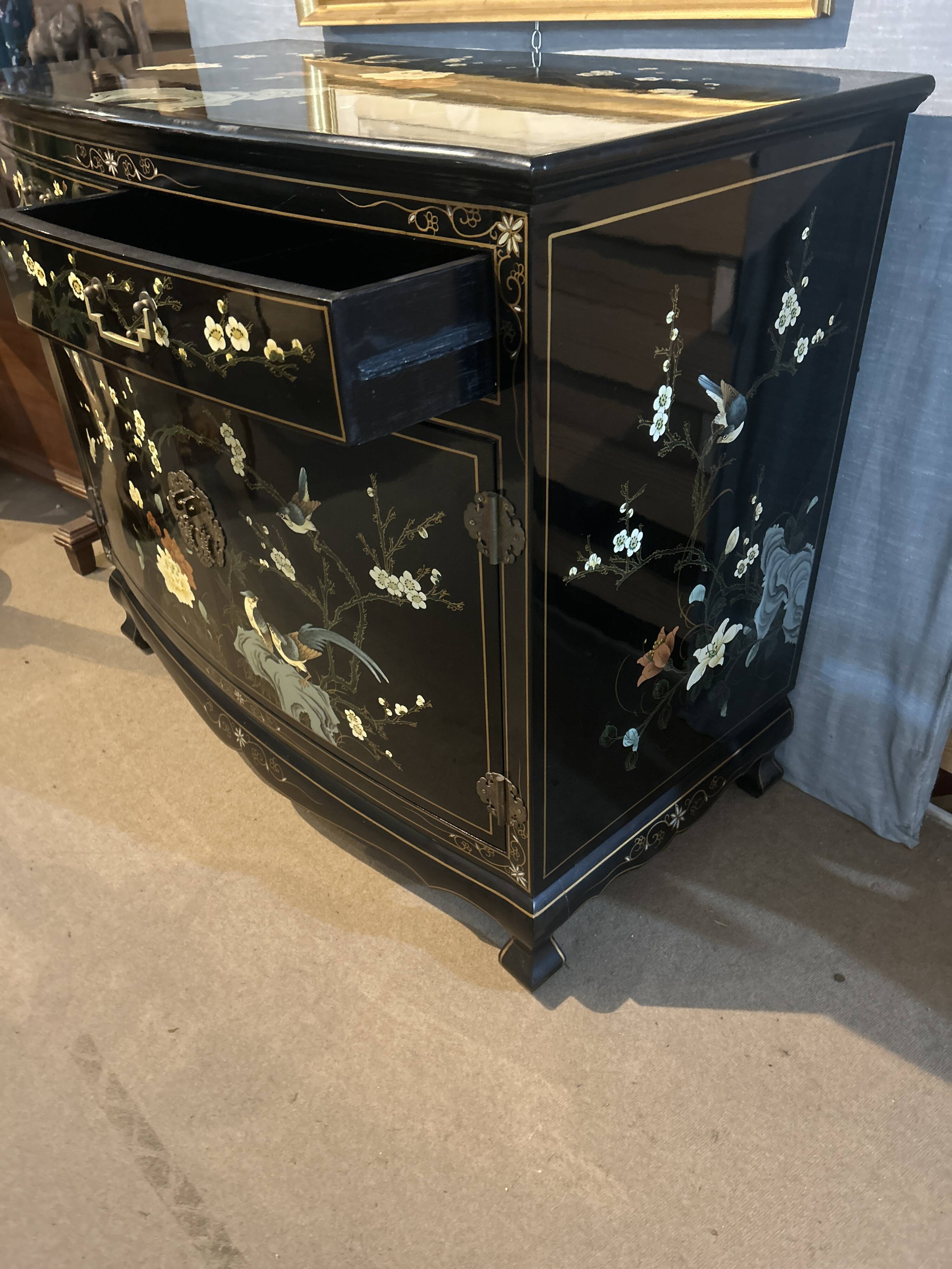 Chinese buffet with 2 doors and 2 drawers in black lacquer.