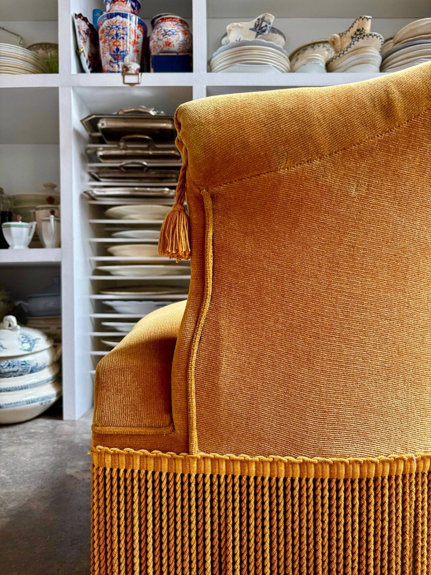 Toad armchair in ochre velvet