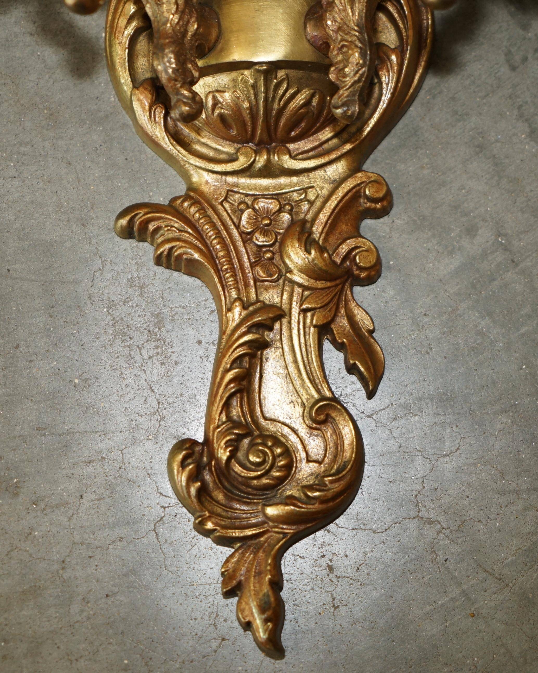 Paire d'appliques murales antiques bronzées à bougie années 1920