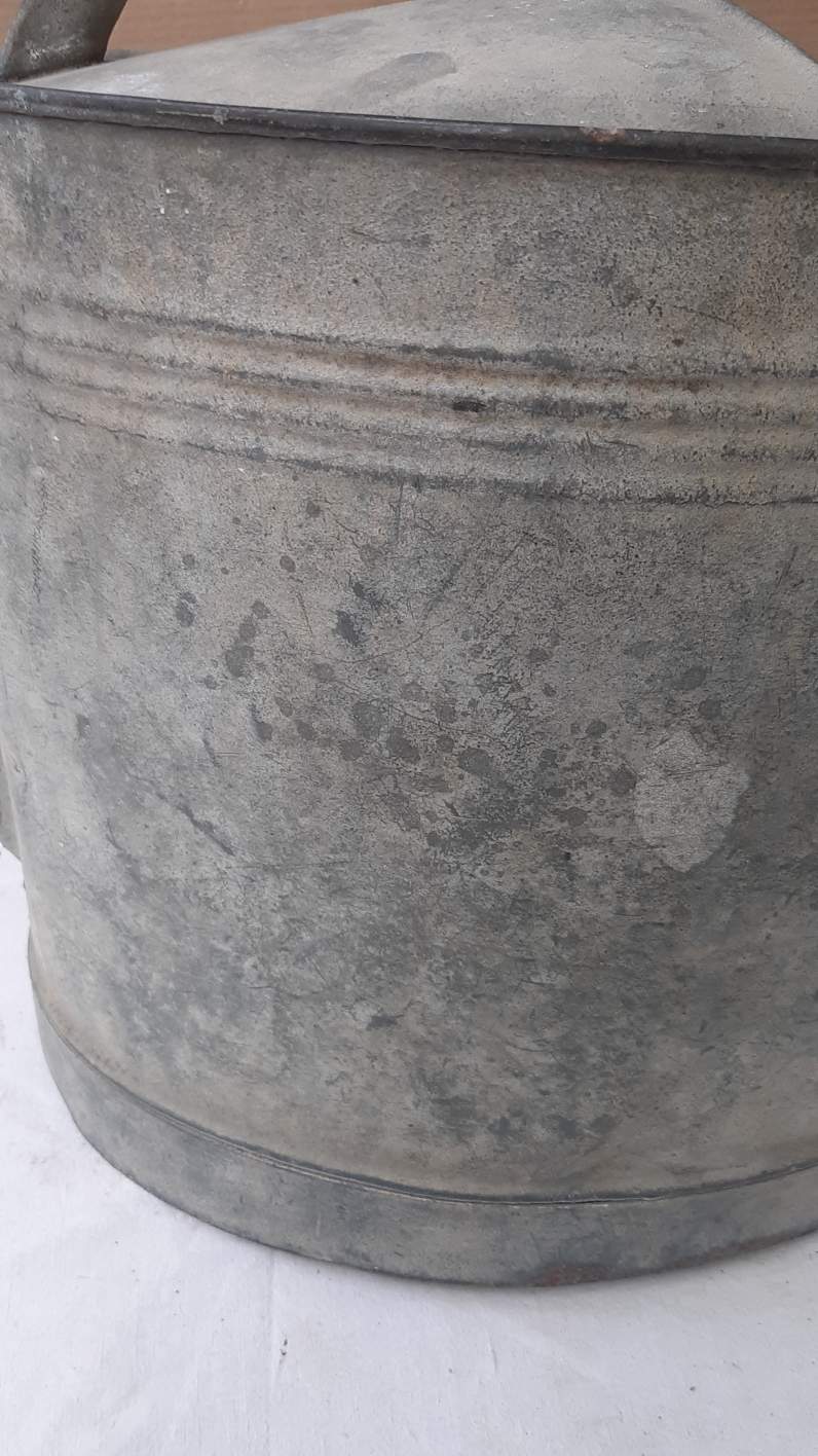 Zinc watering can
