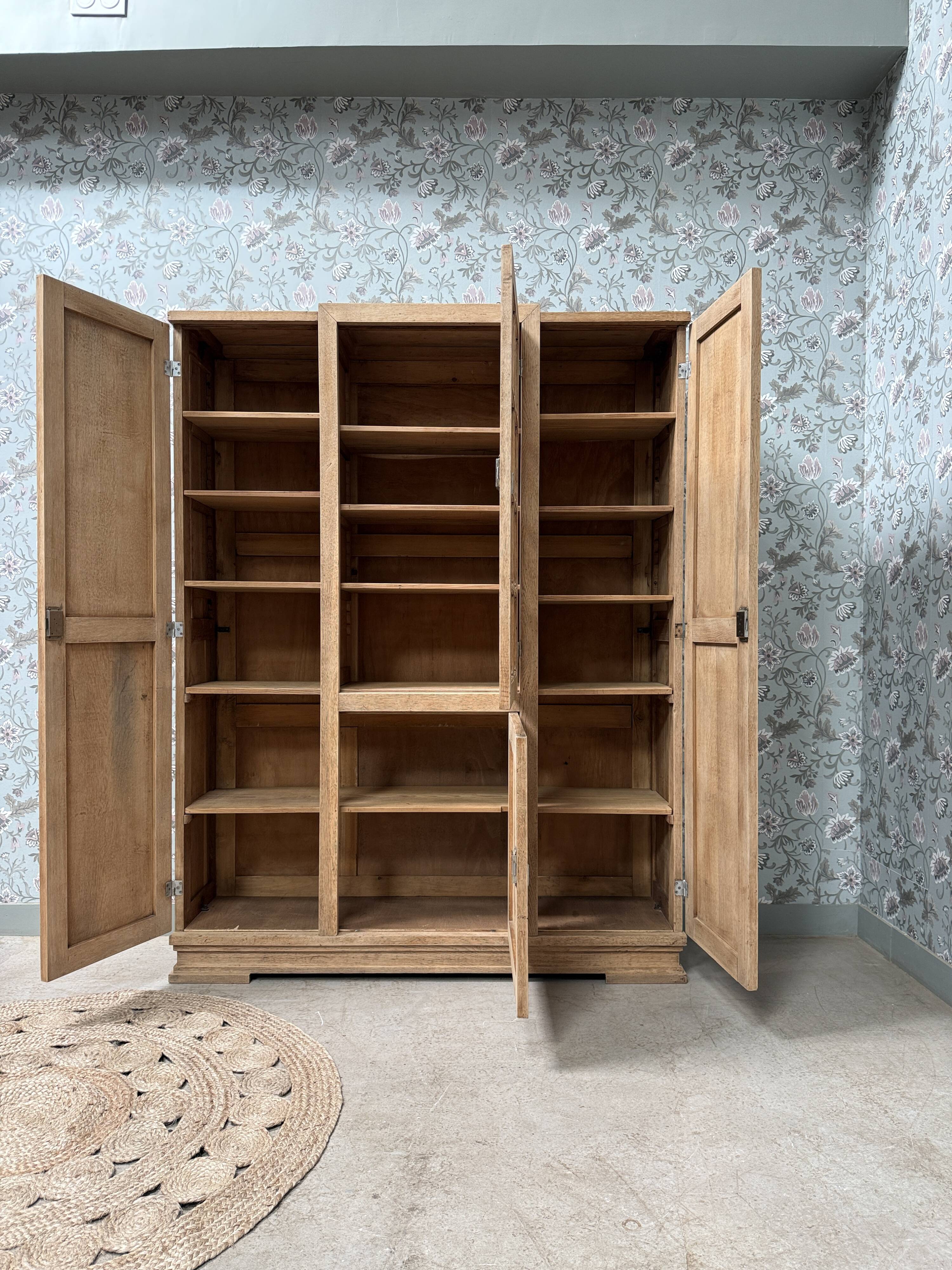 Large Art Deco wardrobe in oak (renovated)