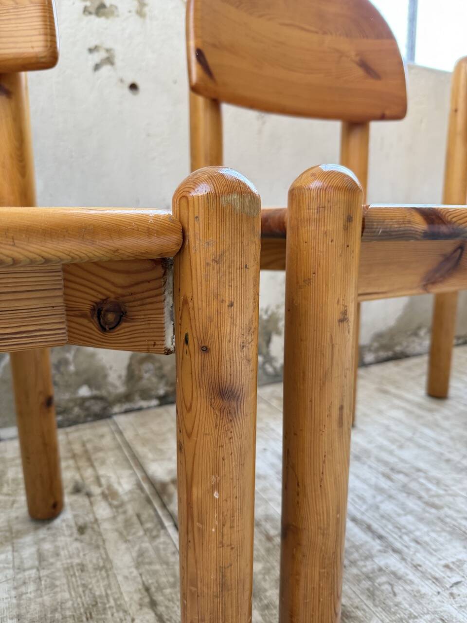 Set of 4 Daumiller pine chairs