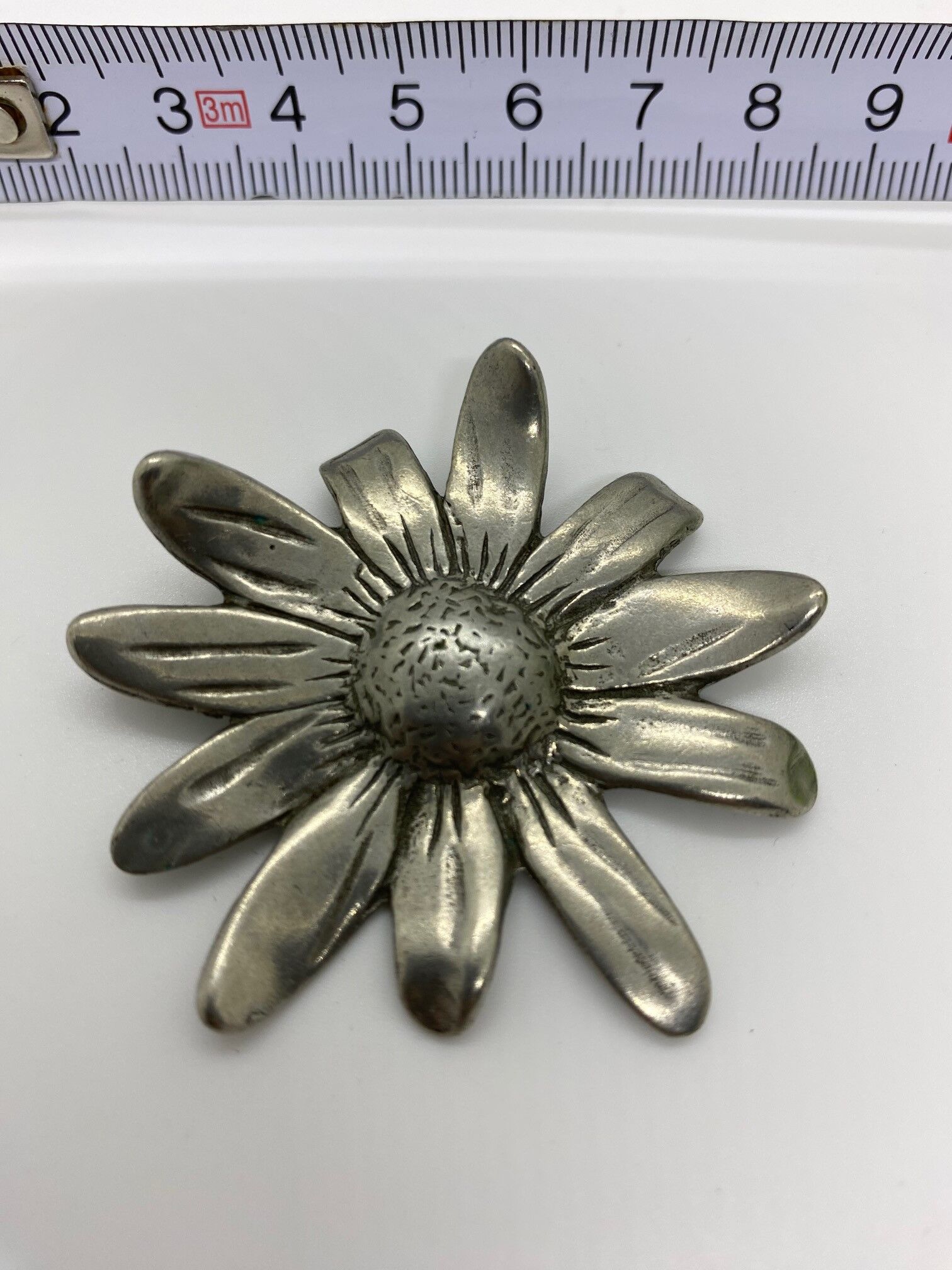 12 door knives Tin of the Manor