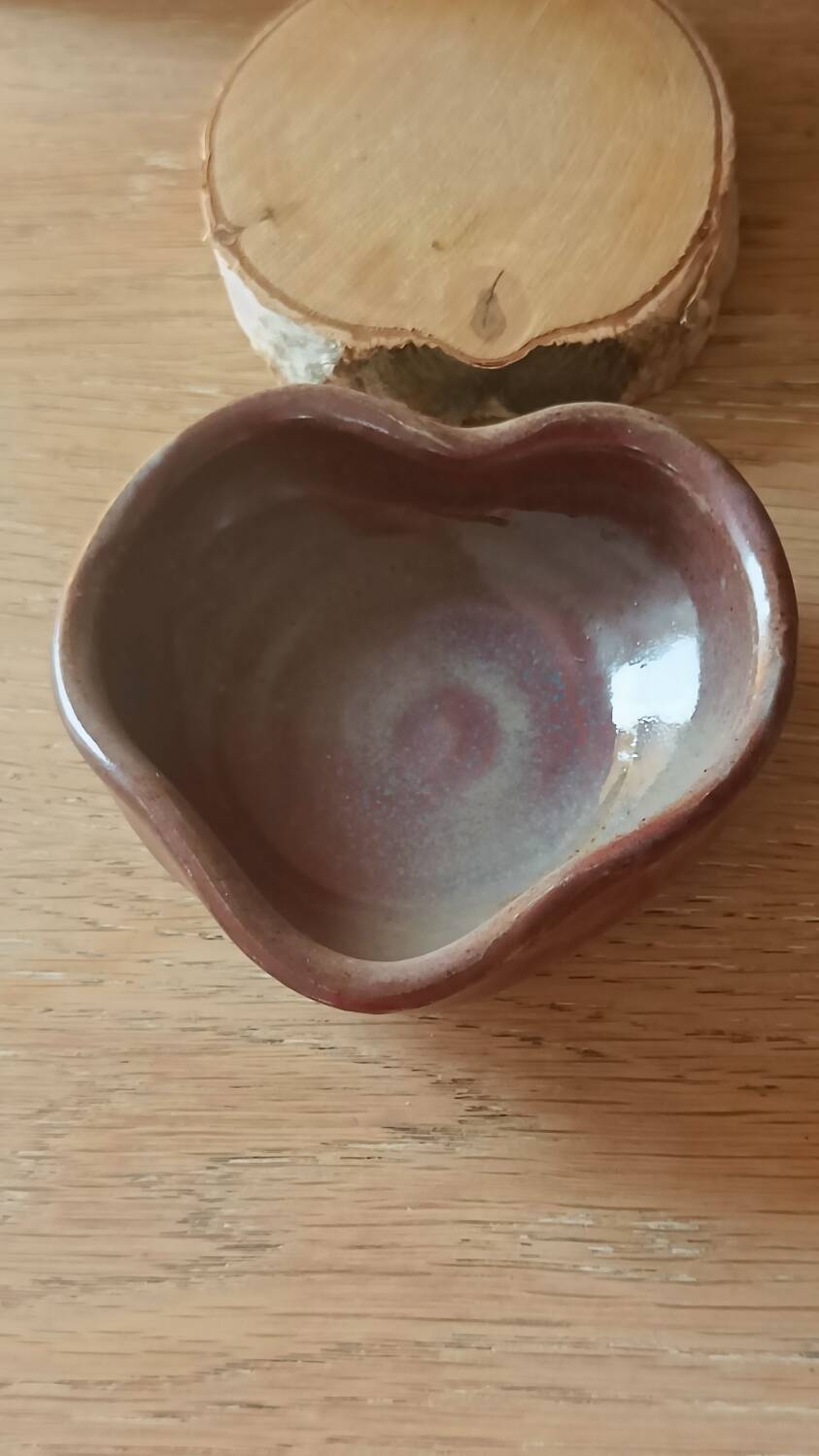 Heart-shaped ceramic trinket tray
