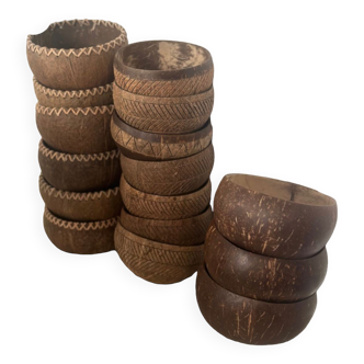 Set of 16 coconut bowls