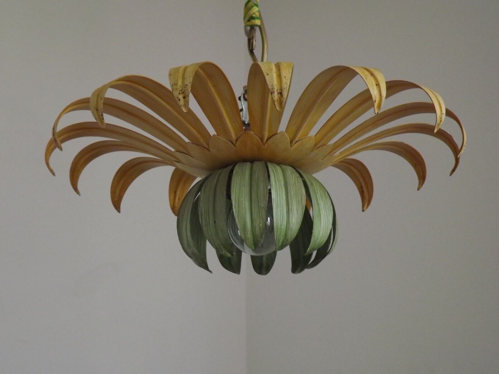 Ceiling light yellow &green leaves one central bulb