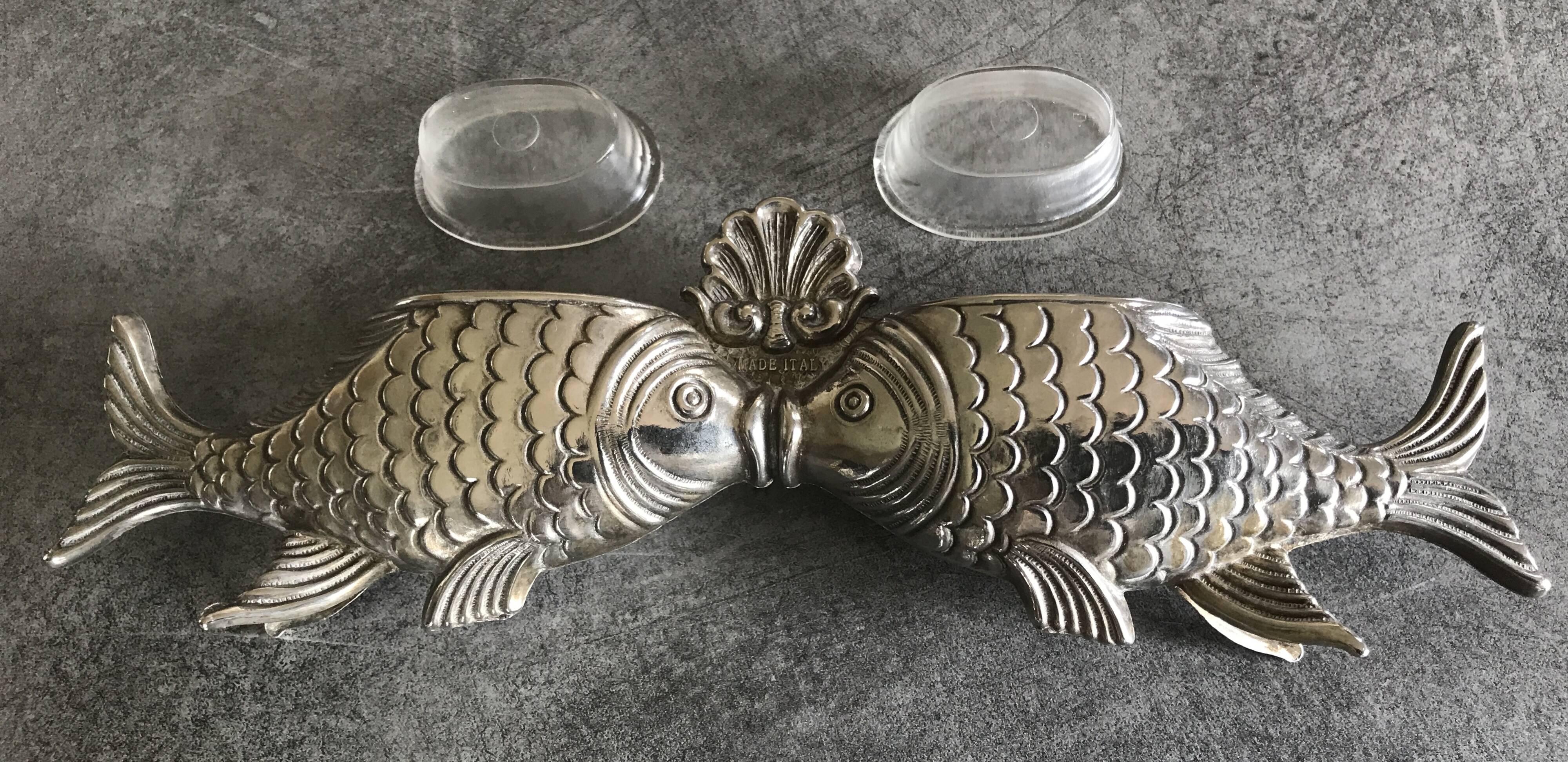 Salt and pepper shaker holder with a pair of fish in metal, Italian design