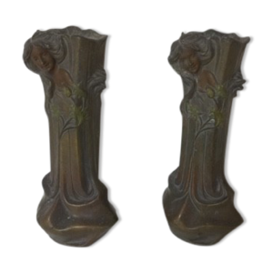 Paire de vases en régule