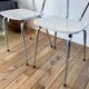 Duo de chaises en formica blanches effet marbré années 70