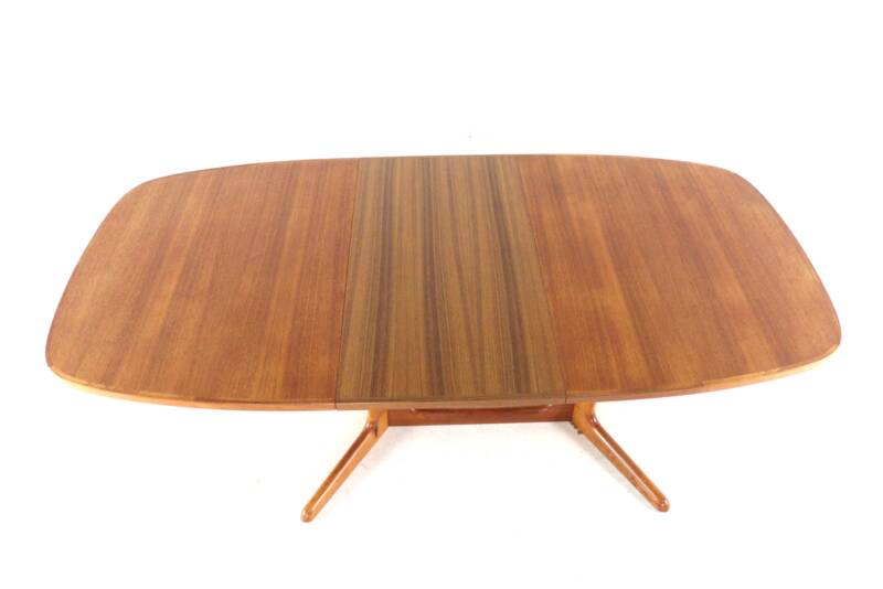Large oval extendable dining table Gudme Danish design in teak - restored