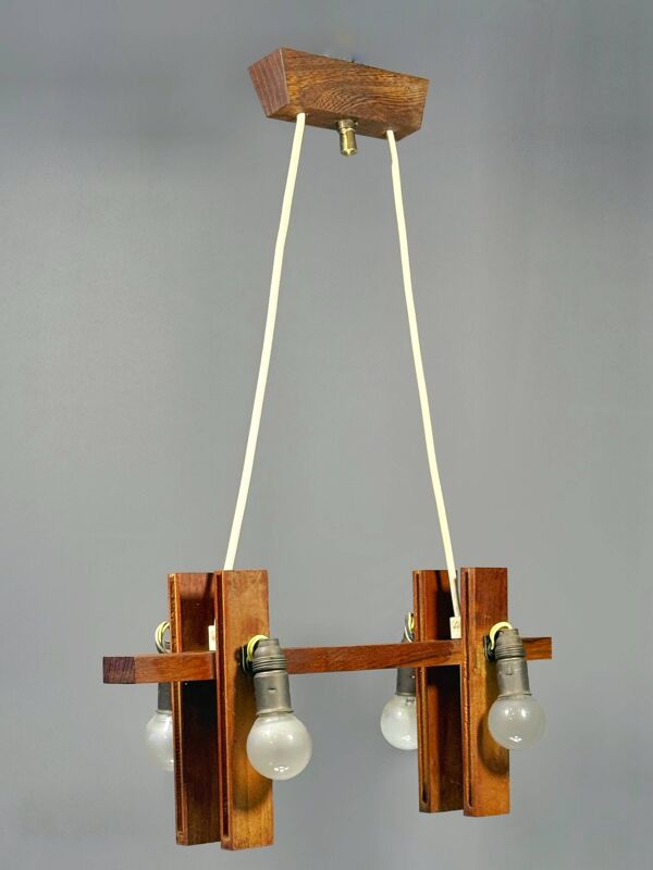 Chandelier scandinave en teck massif avec abat-jours en résine plexiglass – années 1960