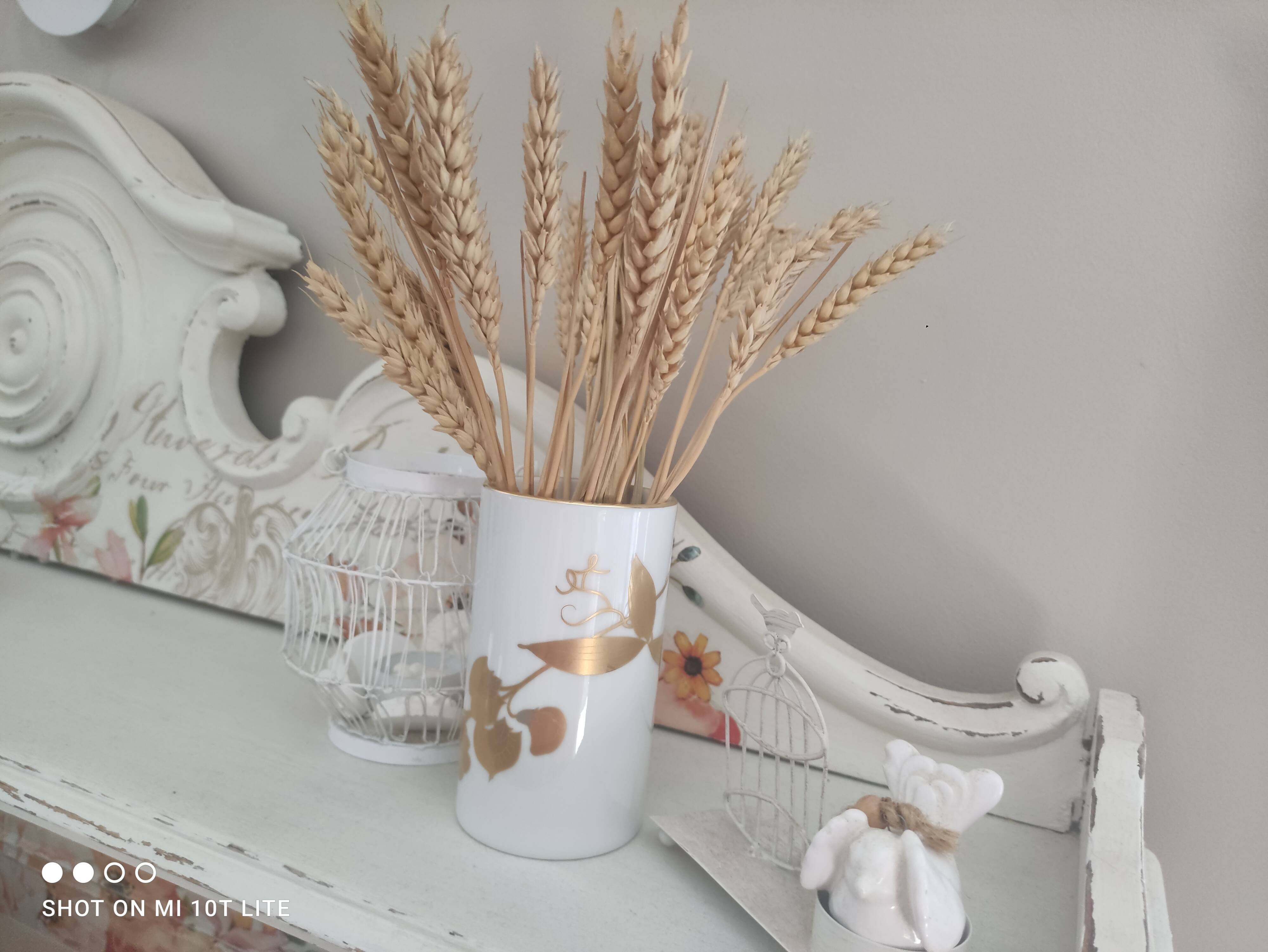 White porcelain vase decoration foliage gold "Léonard Paris" decoration Montebello