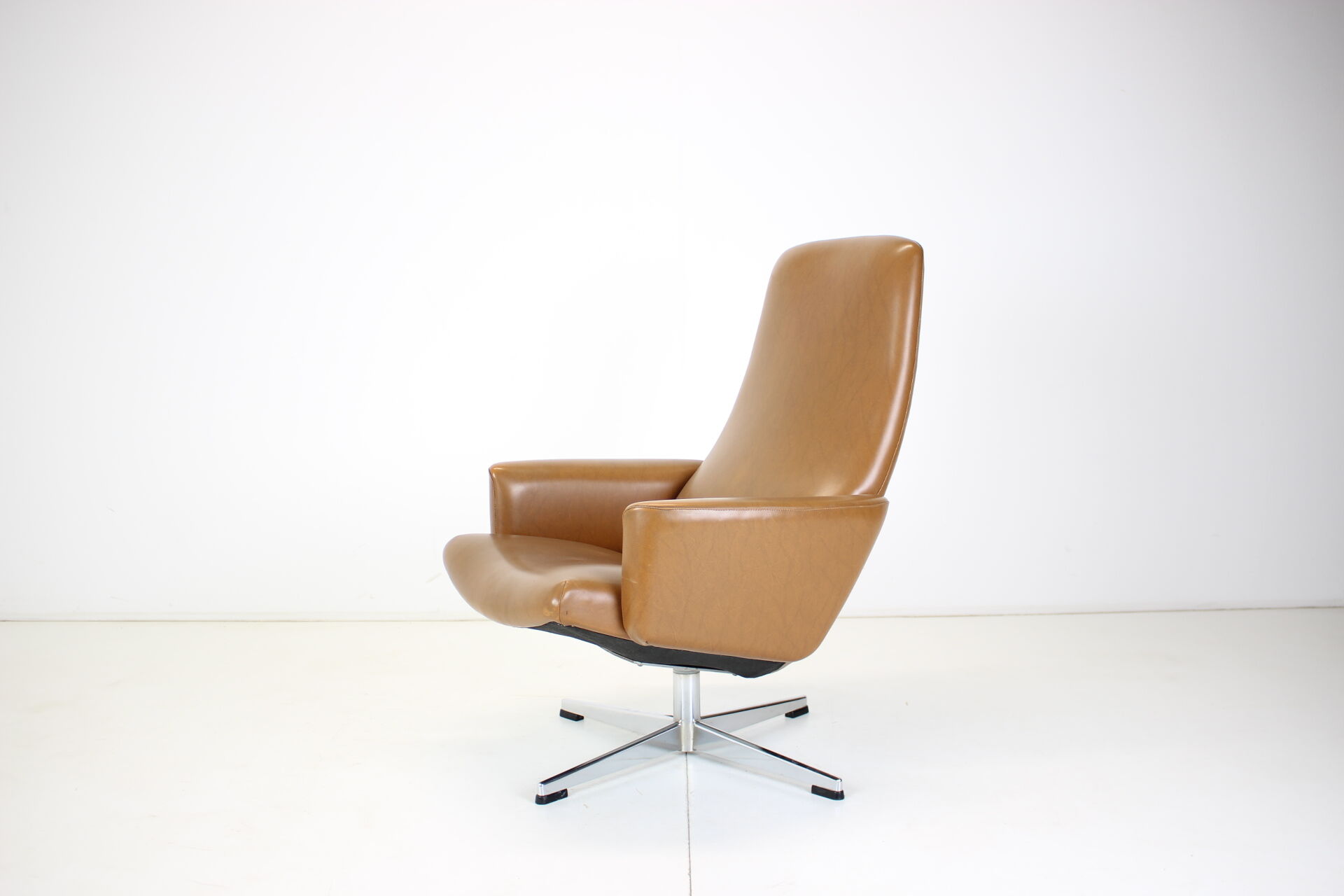 Midcentury Scandinavian Swivel Armchair, 1960s