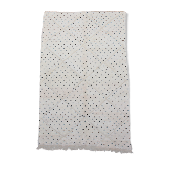 Tapis béni ouarain pois noirs et losanges blancs 155x235cm