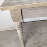Table serving draper
