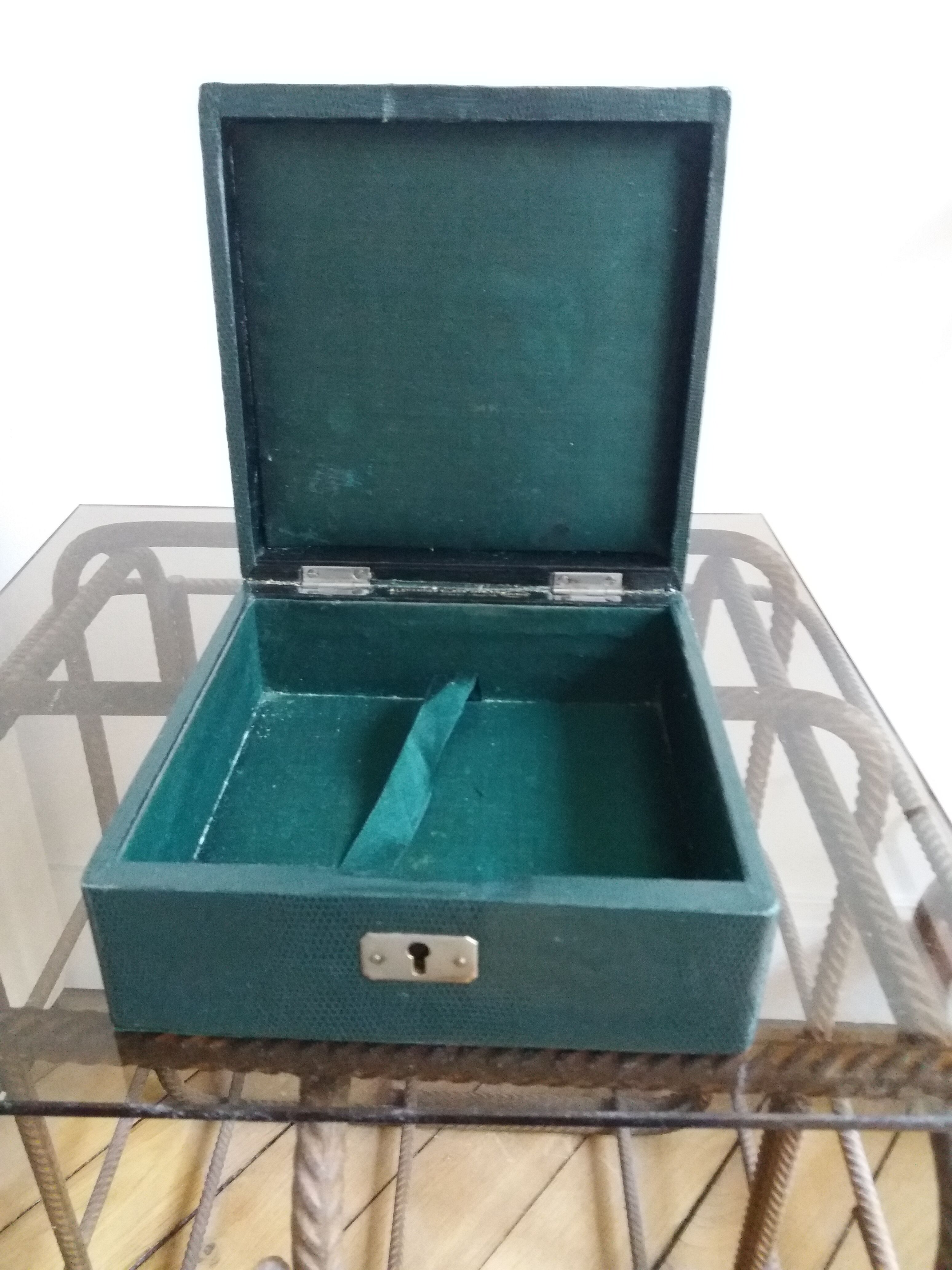Victorian English box/box with solid silver corners