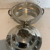 Bouillon couvert et deux petits plat en métal argenté XX siècle