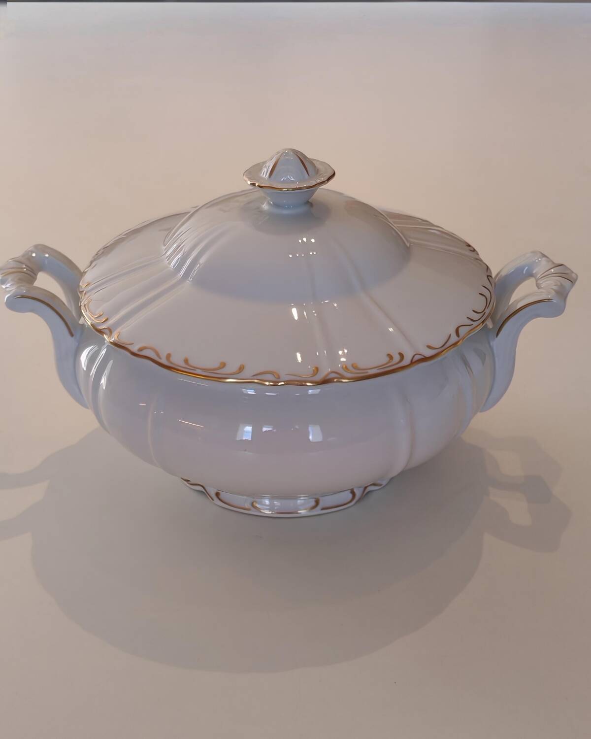 Porcelain tureen