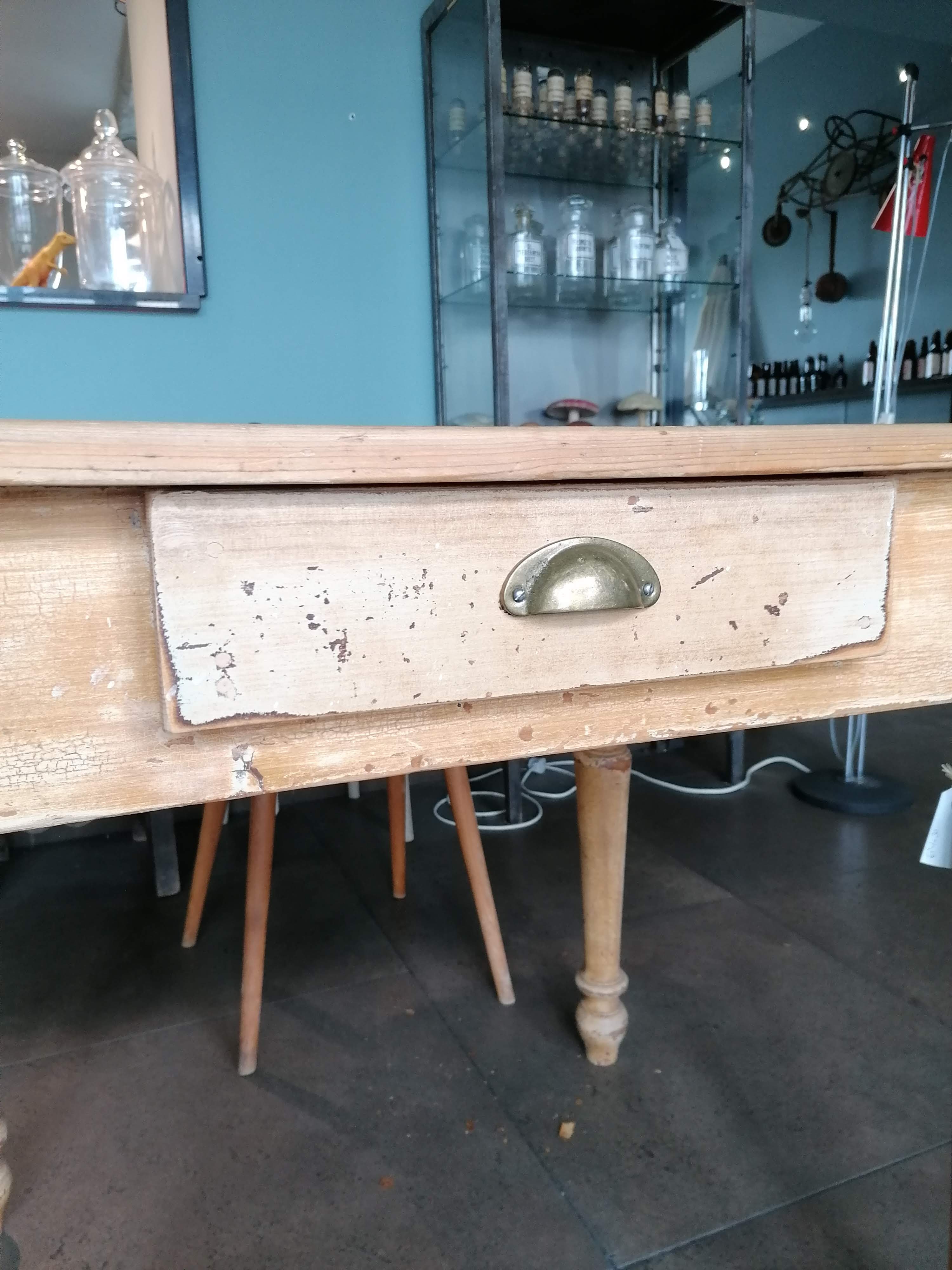 wooden dining table, vintage, turned legs, firm table style