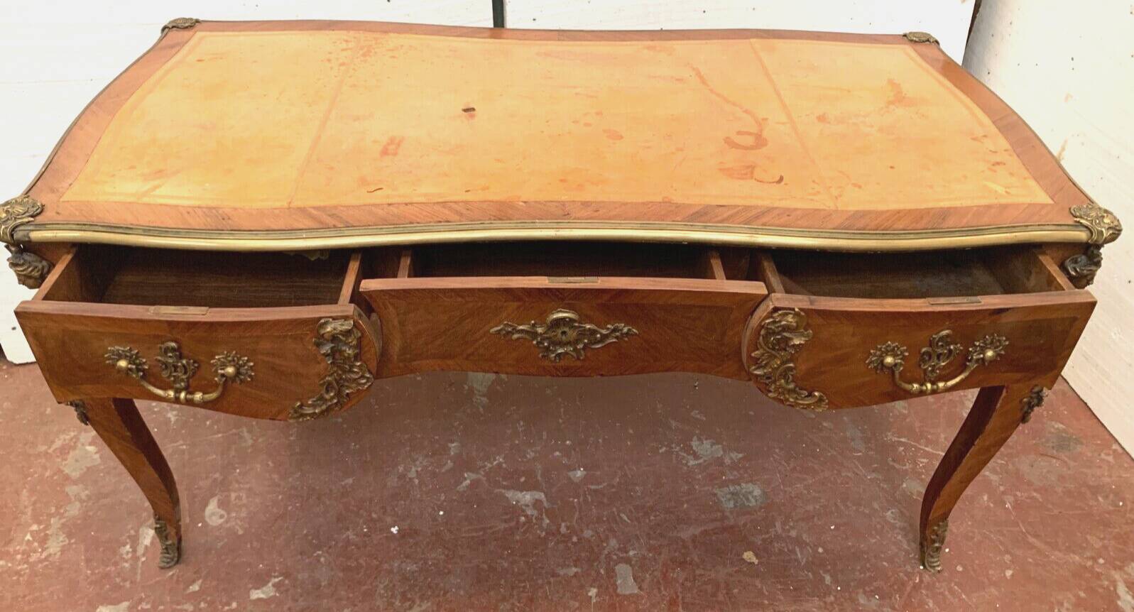 Louis XV style ceremonial desk, 19th century fawn leather top