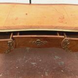 Bureau d'apparat de style Louis XV, dessus de cuir fauve XIXème siècle