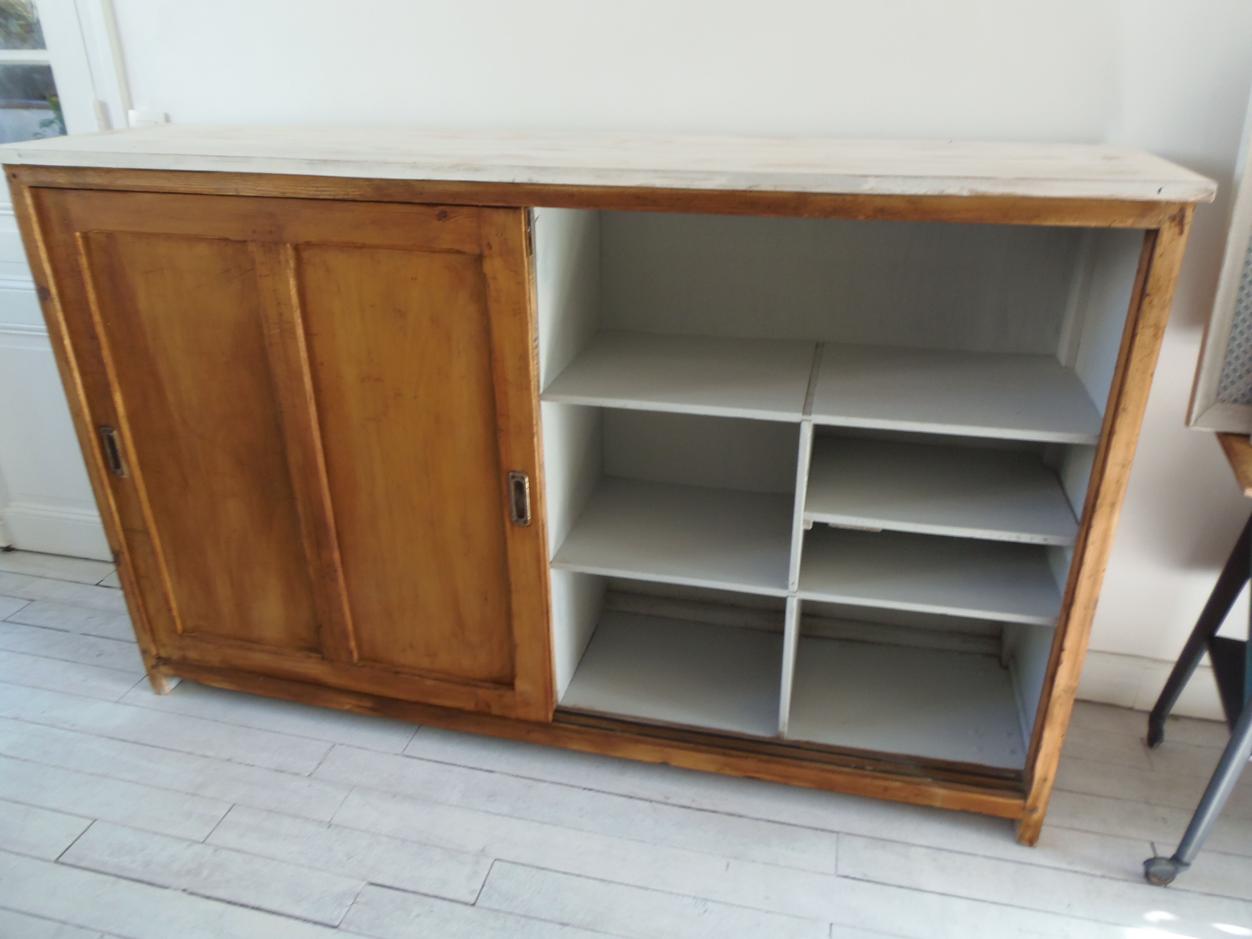 Furniture vintage skateboard straight out of an old shop, tray polished finishing bleached oak, the wax Cabinet medium oak, 2 sliding doors.