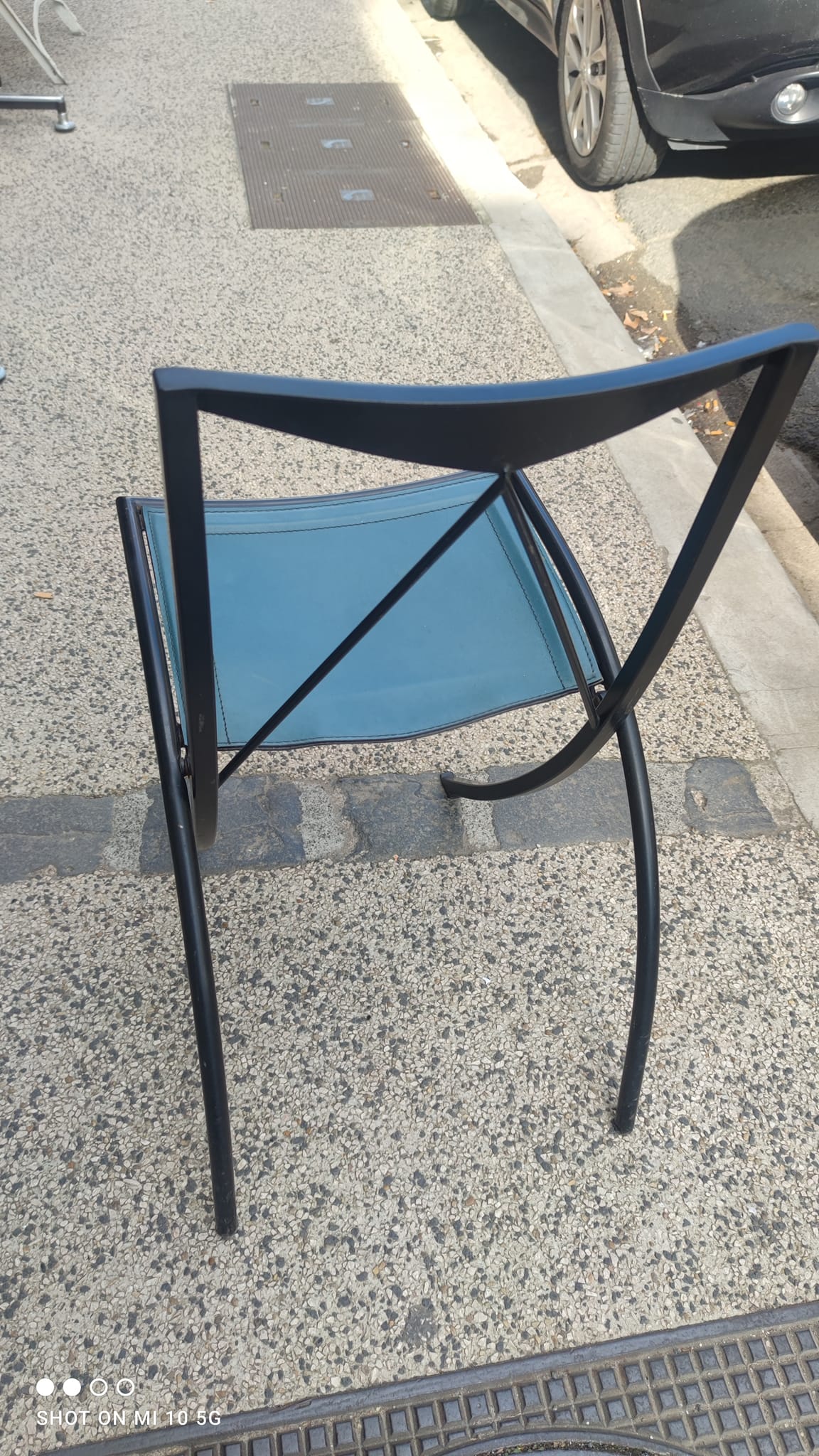 5 Bella folding chairs in steel and petrol blue leather by Maison Cattelan