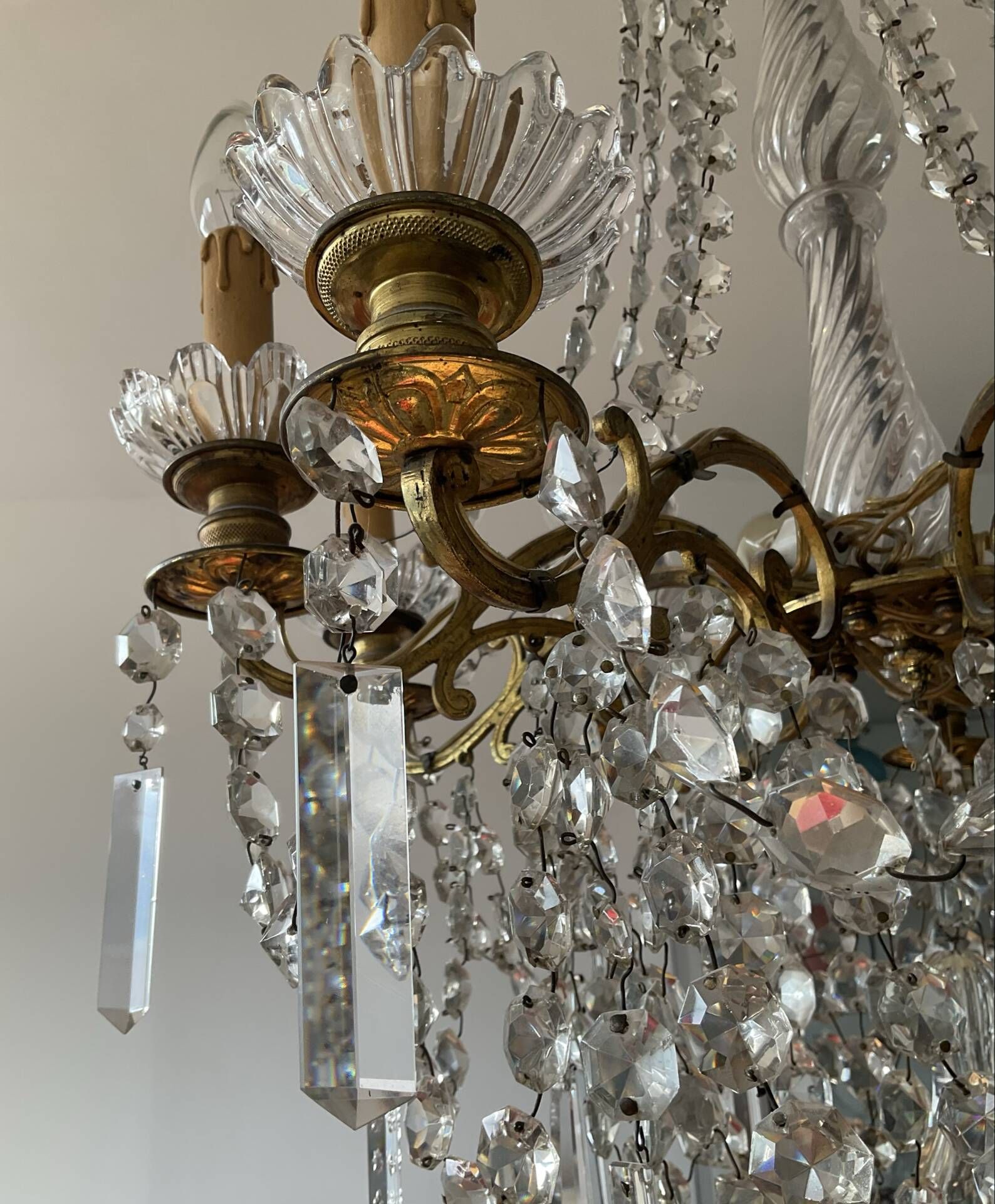 Grand chandelier in Louis XV style with crystal pendants.