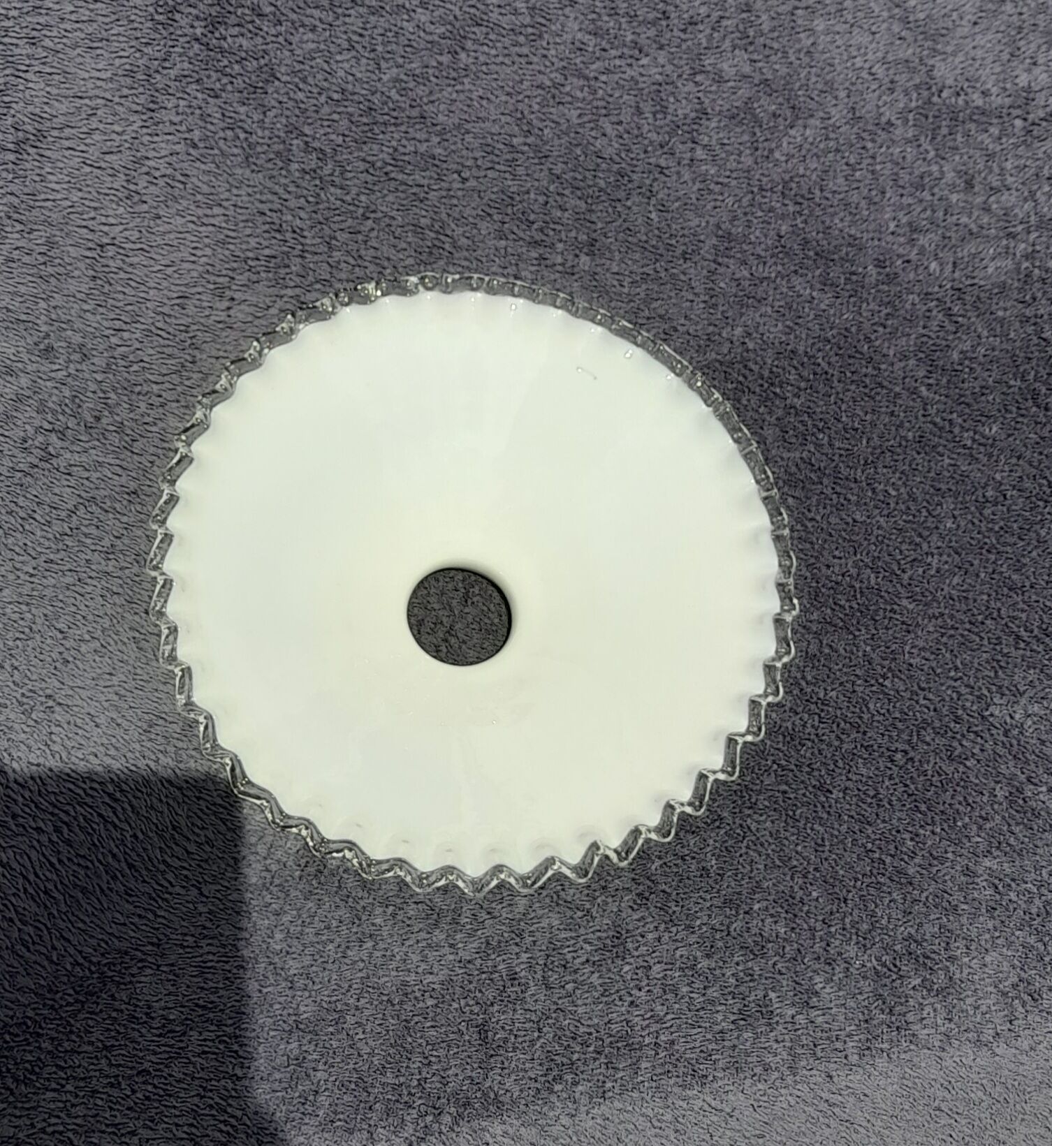 Serrated opaline suspension