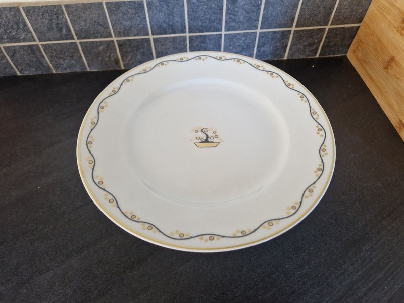 Charles Ahrenfeldt for Limoges porcelain - Illustrated by Jean Luce - Standing cut
