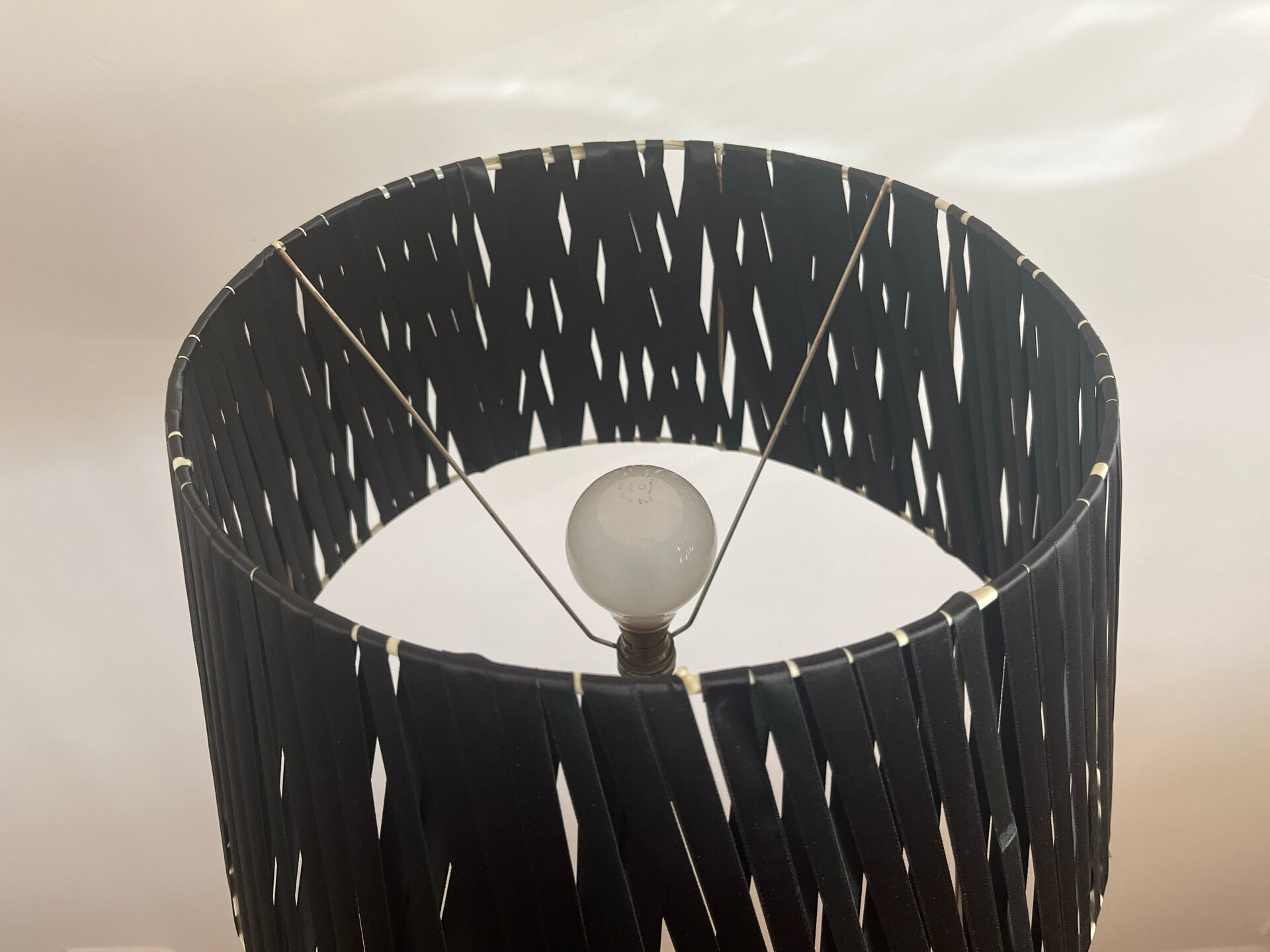 Lampadaire sur pied Art déco noir et doré