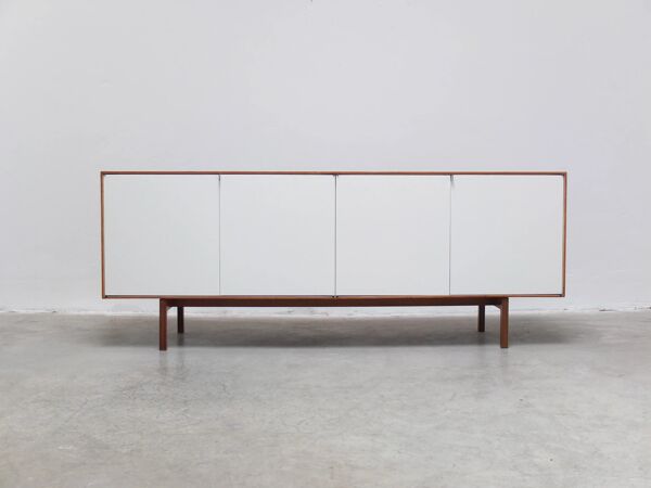 Buffet autoportant 'Modèle 541' par Florence Knoll pour Knoll, 1952