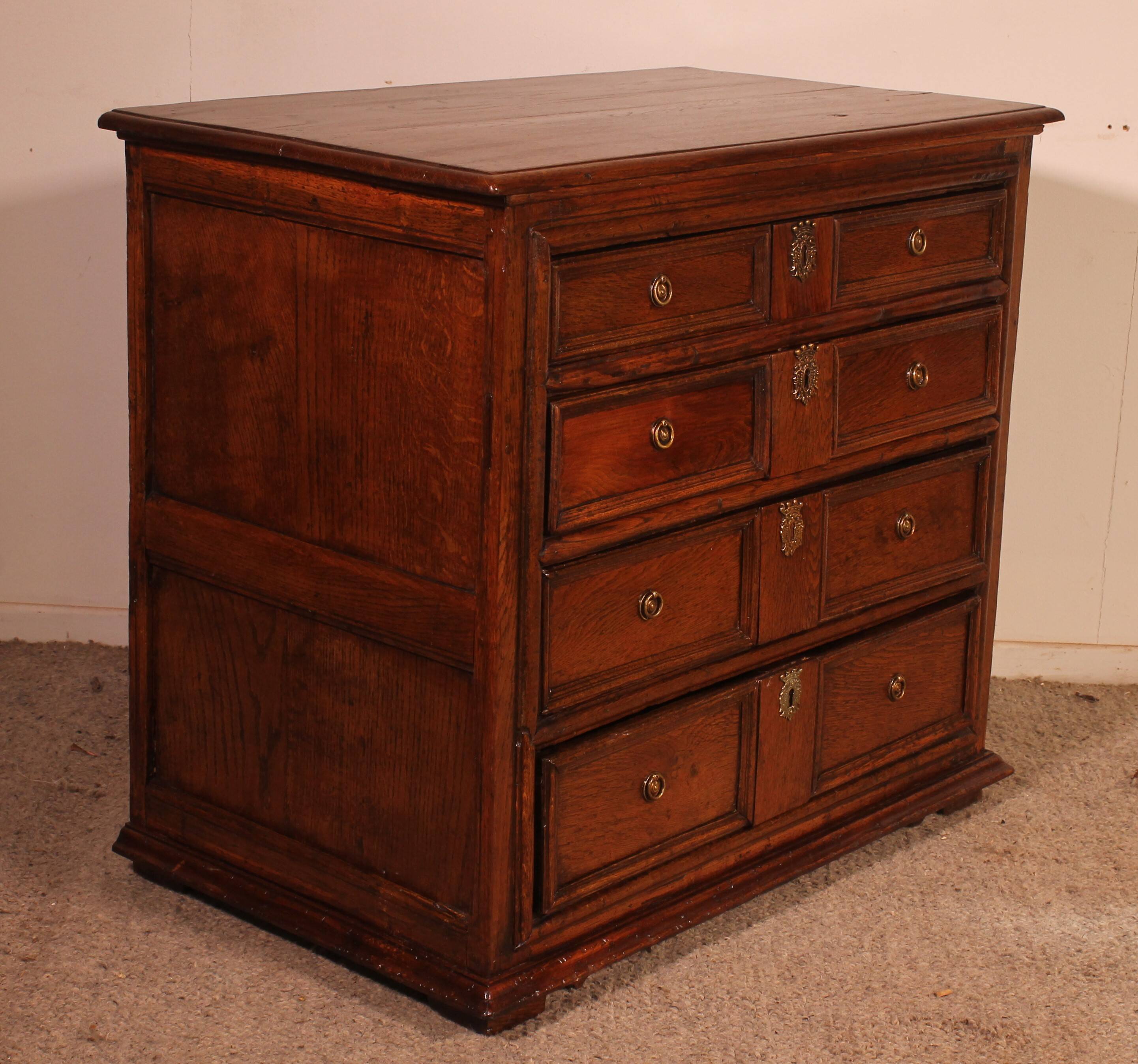 English oak chest of drawers, early 18th century