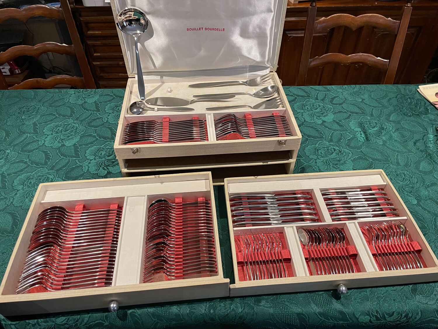 Vintage 138-piece cutlery set