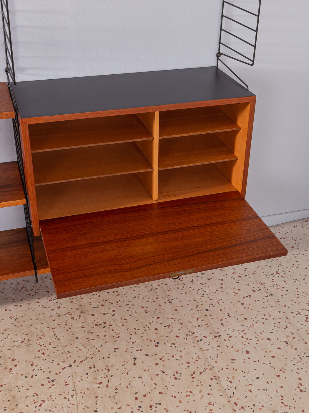 1950s Shelving system, Nils Strinning