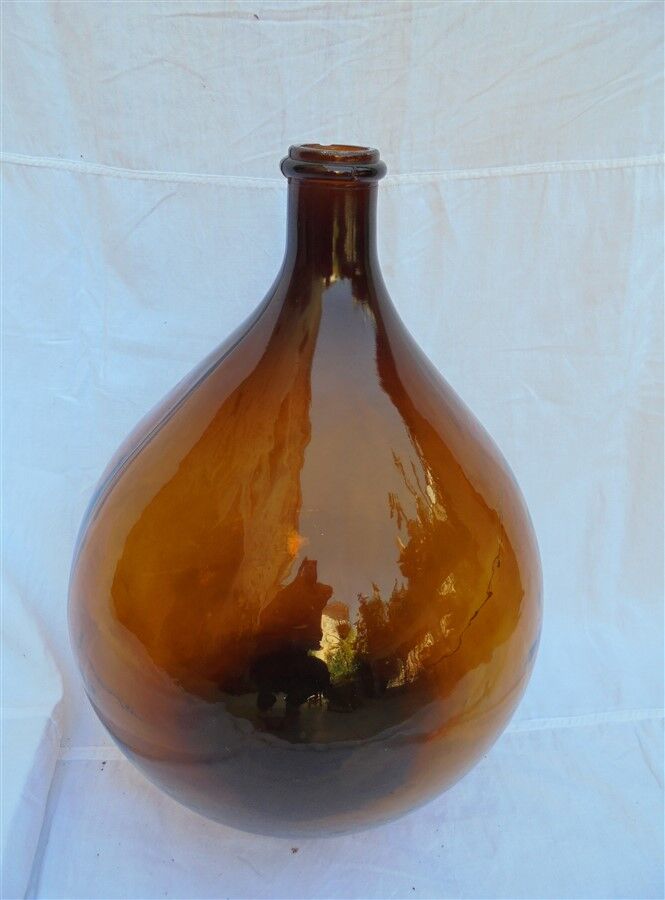 Demijohn amber