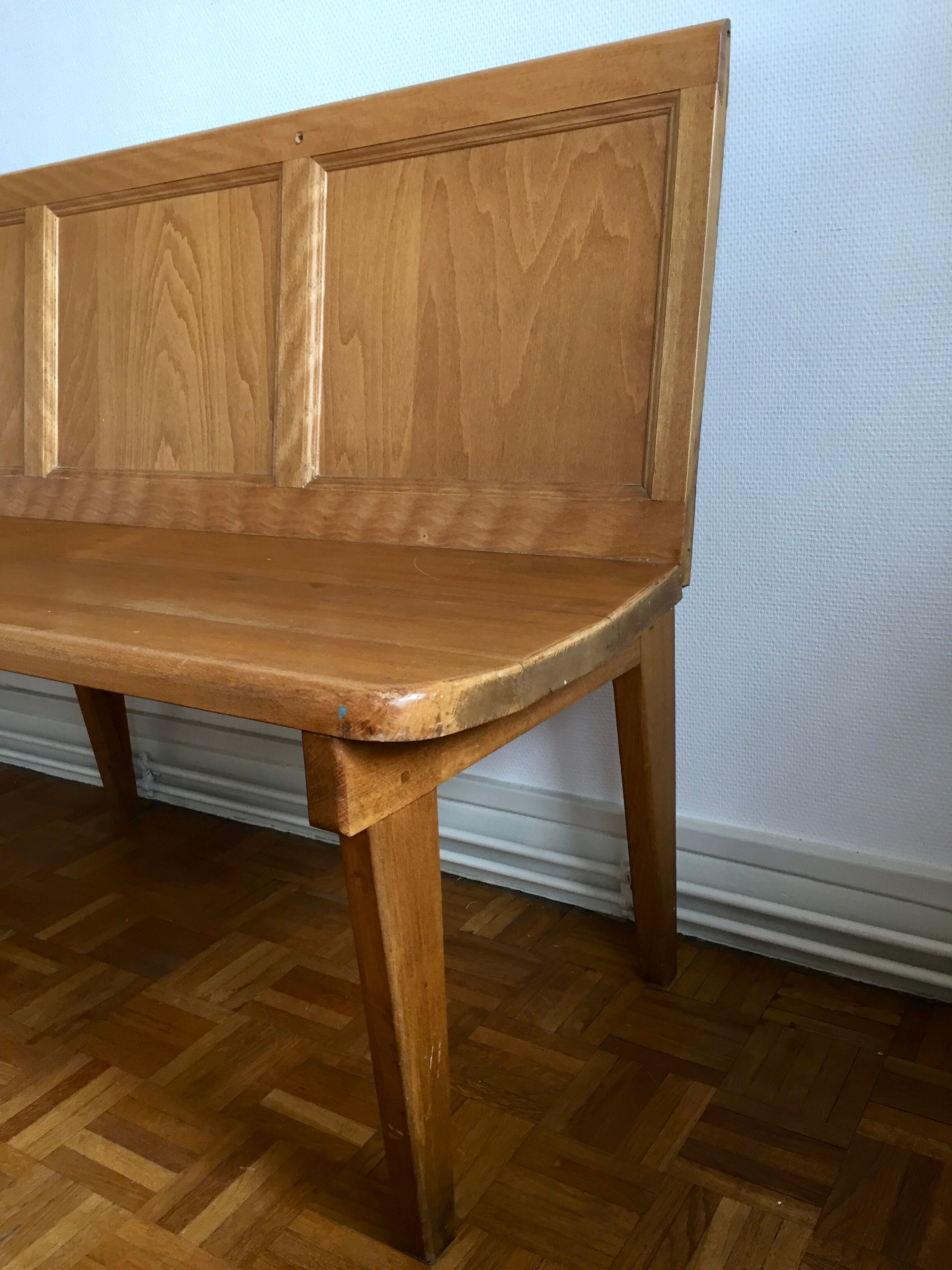 Station in oak bench