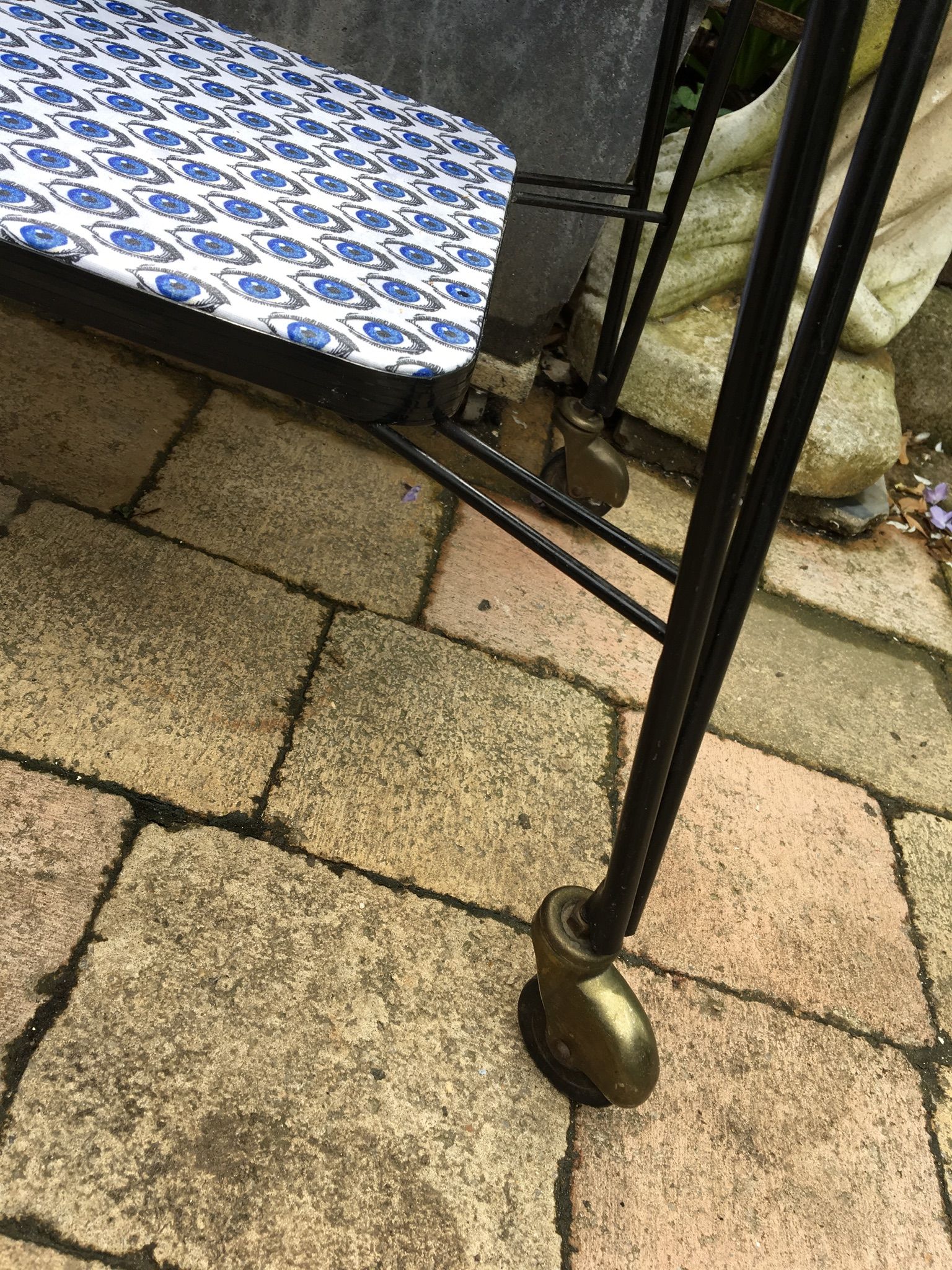 Desserte vintage pieds Eiffel