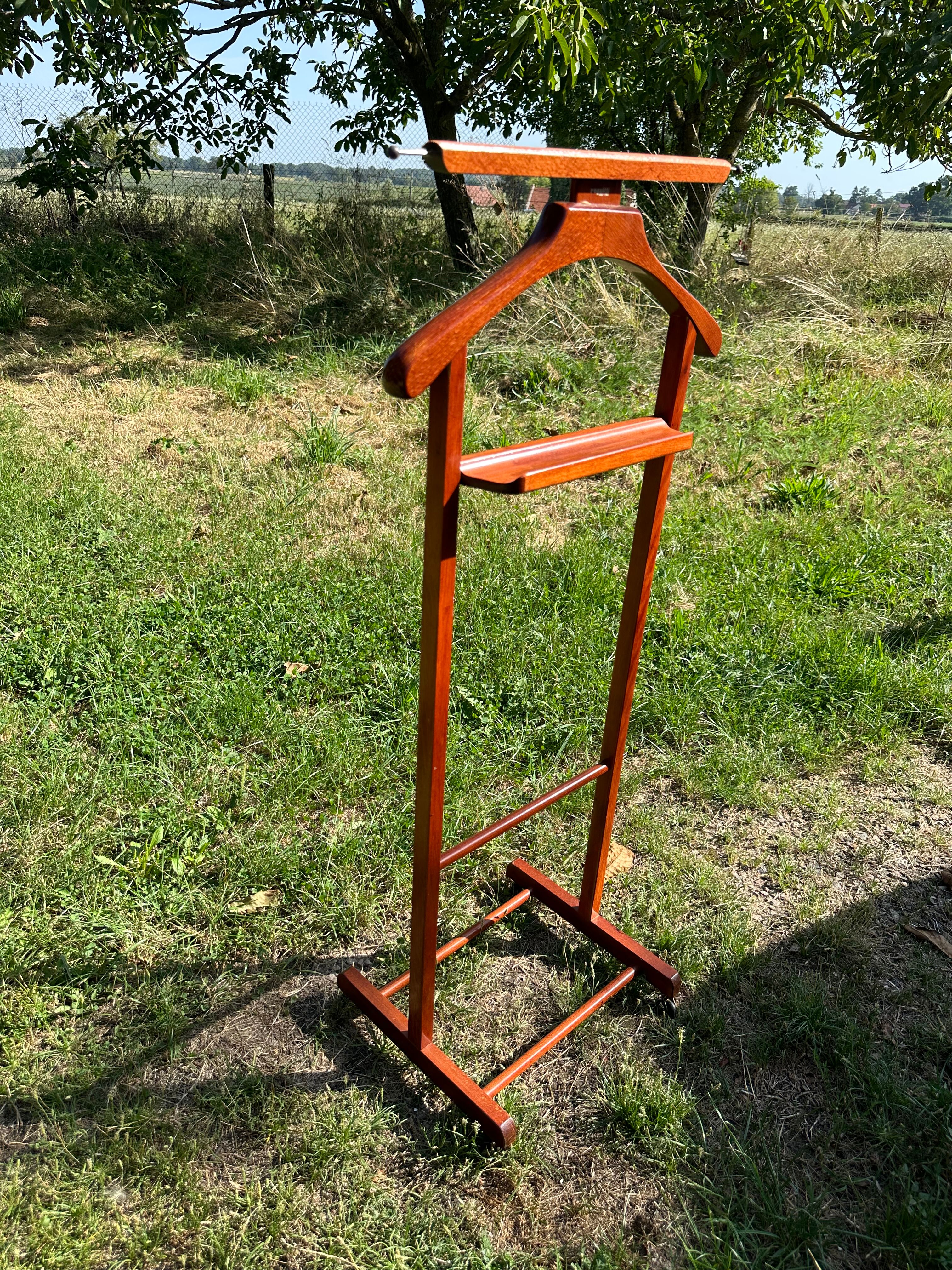 Night valet reguitti