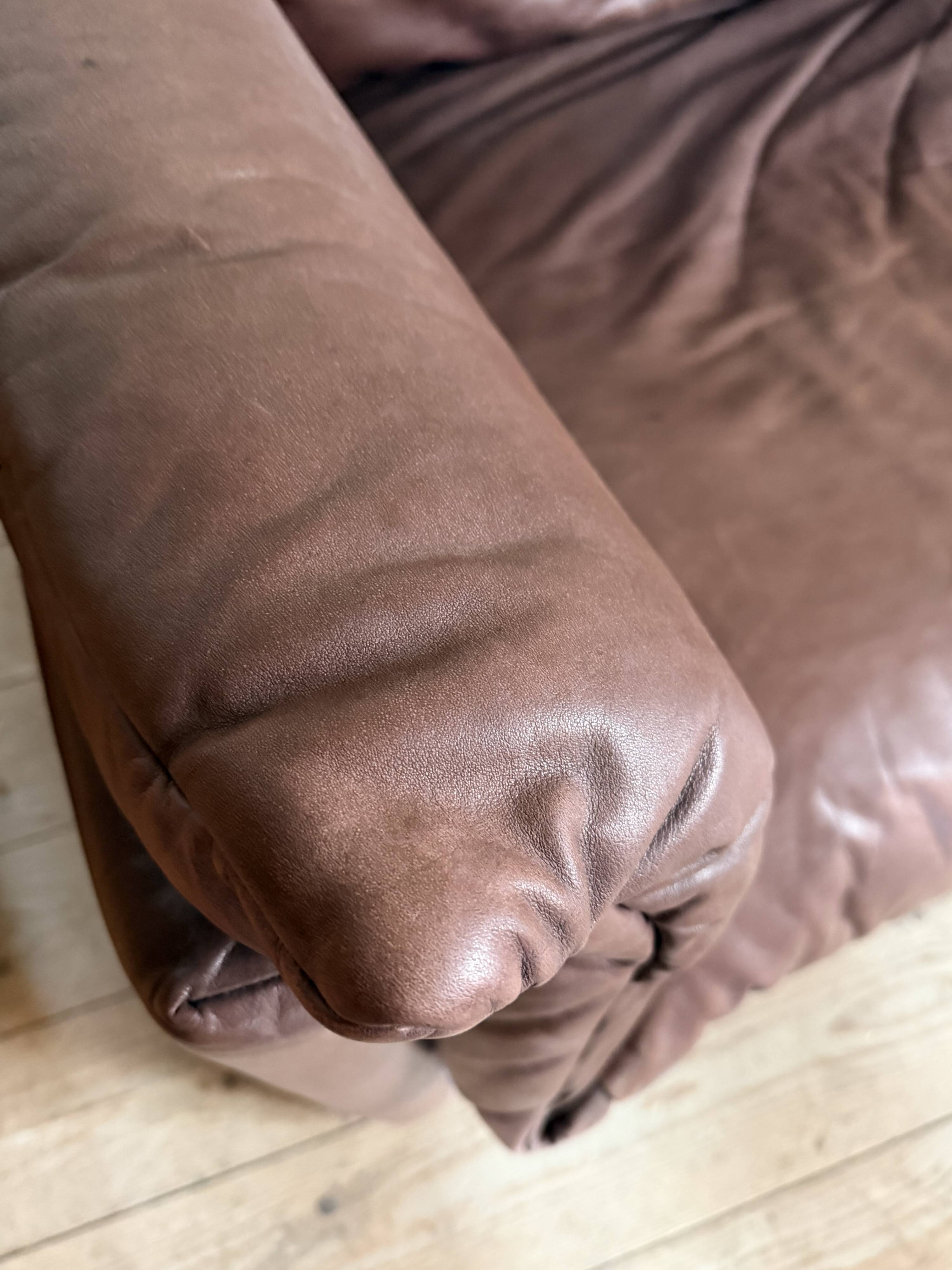 Vintage leather sofa Ligne Roset