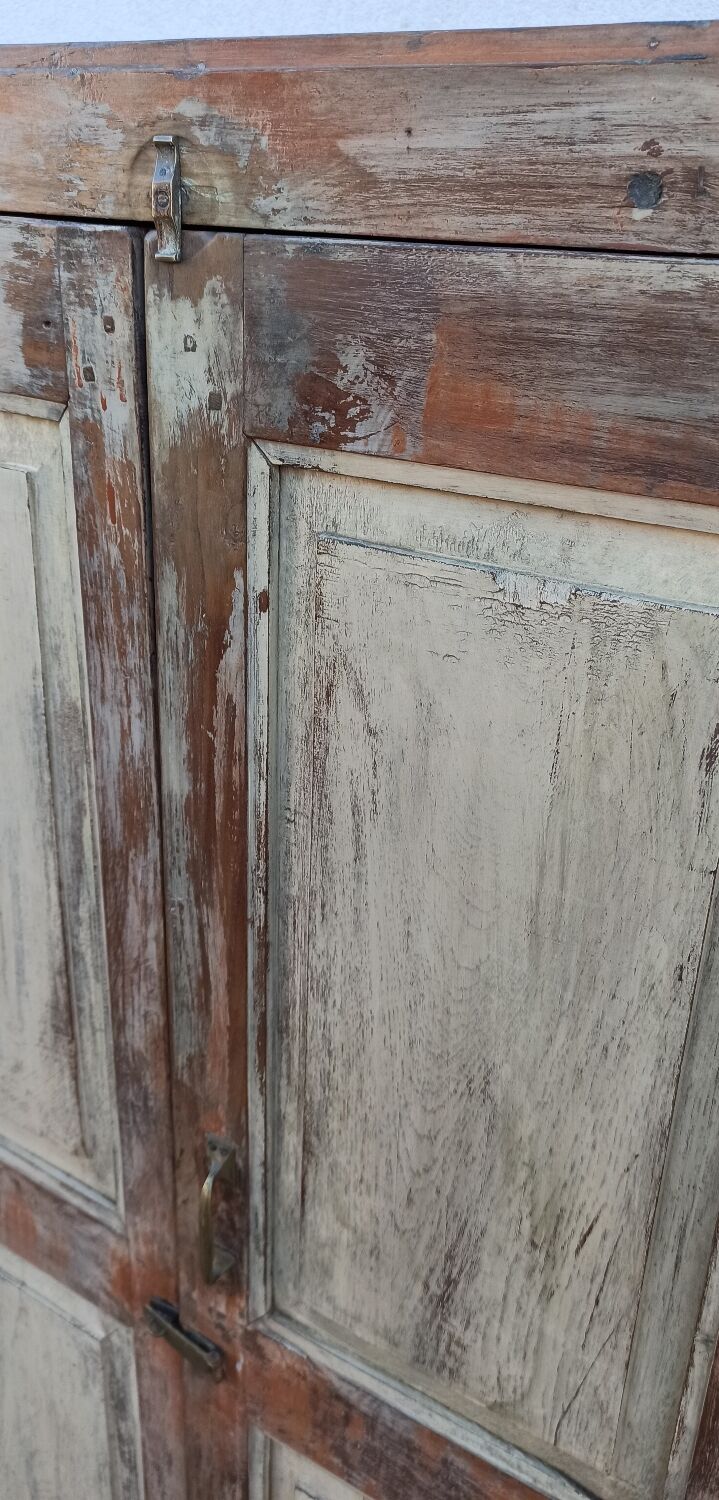 Armoire en bois ancienne