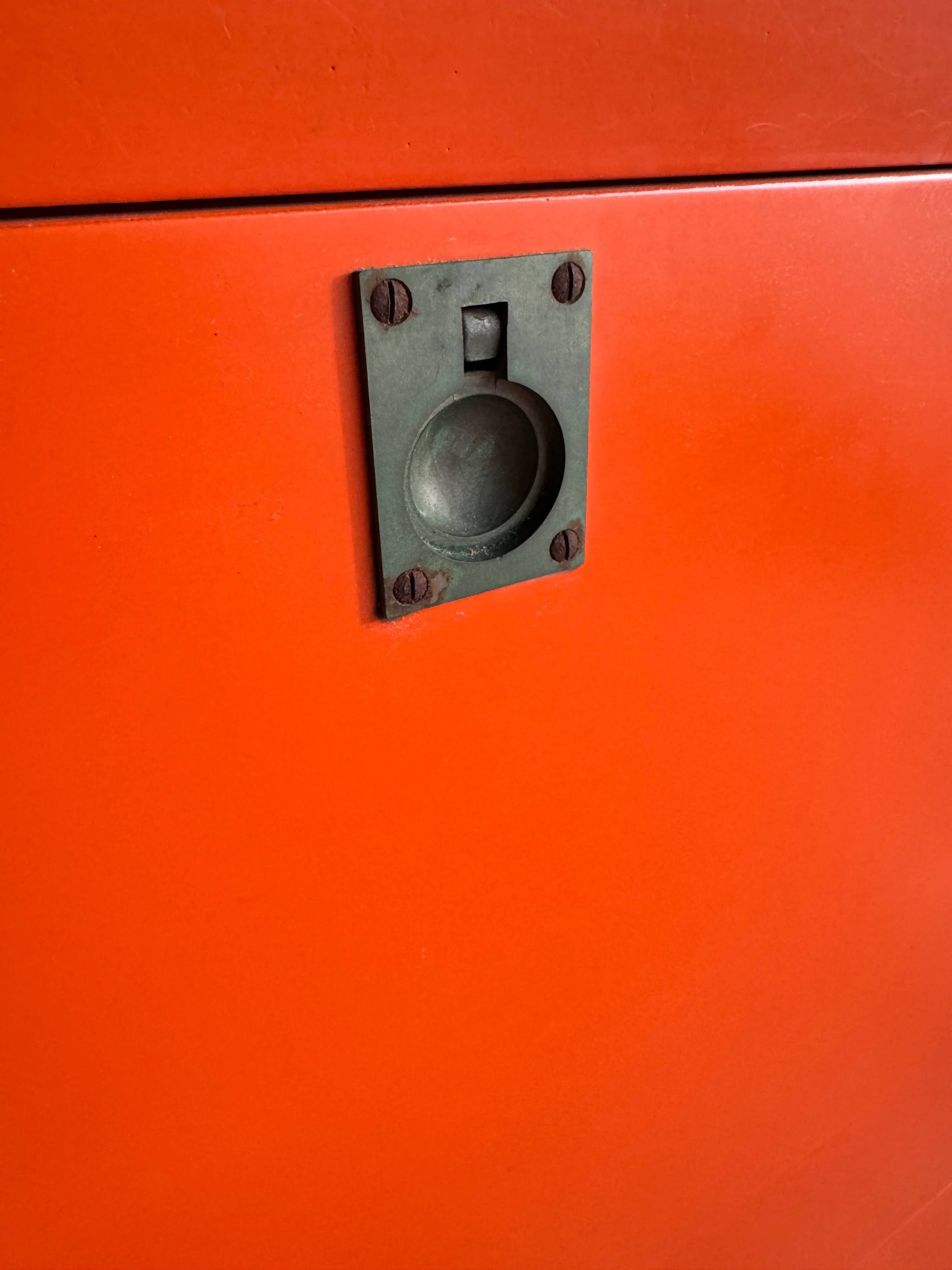 Beautiful chest of drawers with a foldable work surface and slanted top – 1980