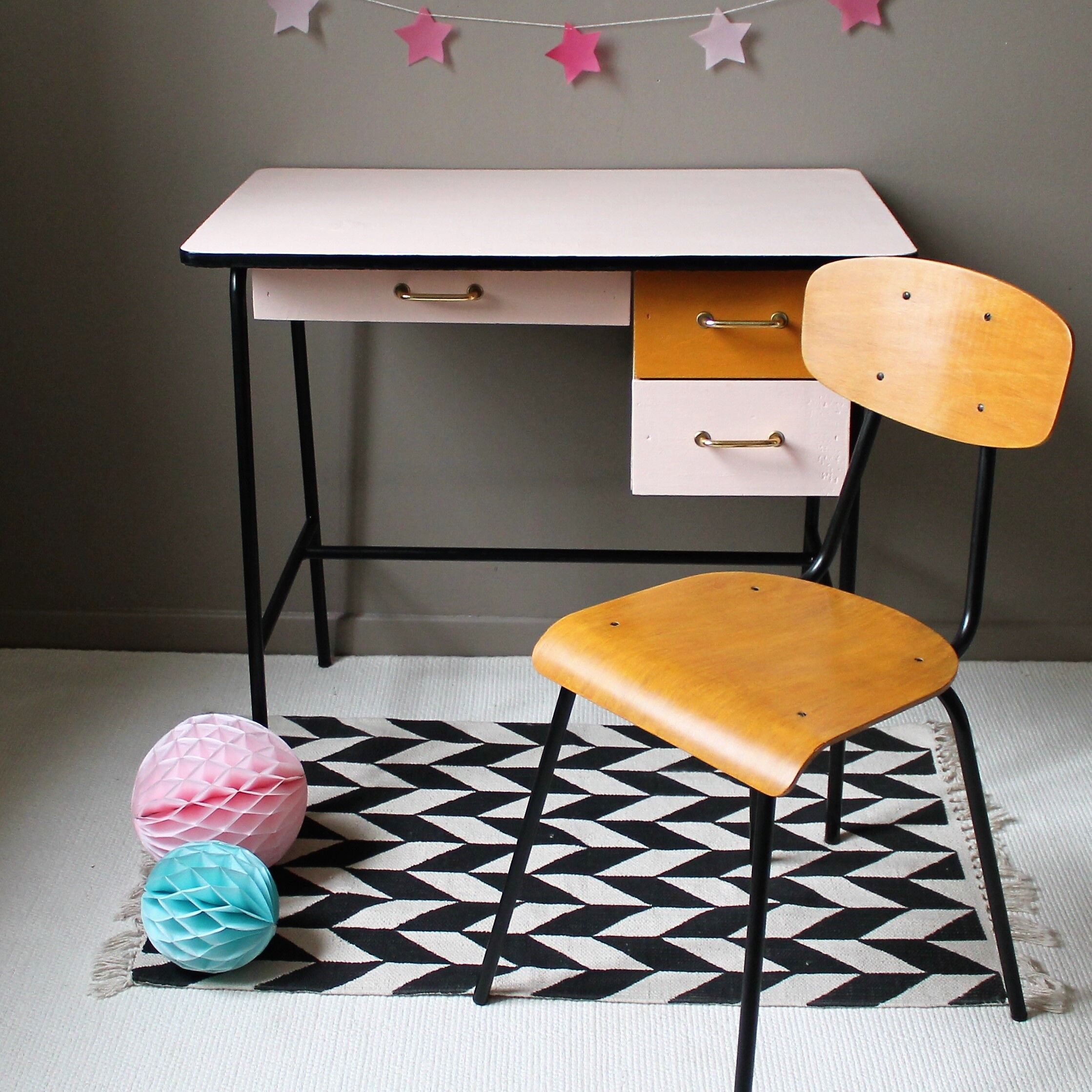 Bureau & chaise des années vintage