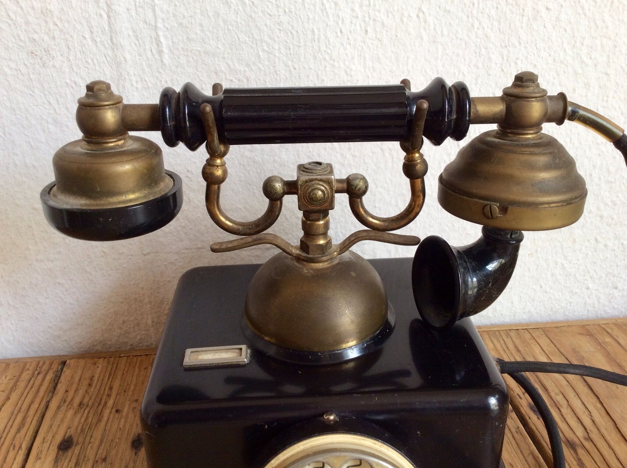 Old phone in Bakelite