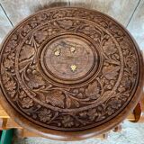 Ancienne table basse tripode bois sculpté & laiton incrusté inde vintage